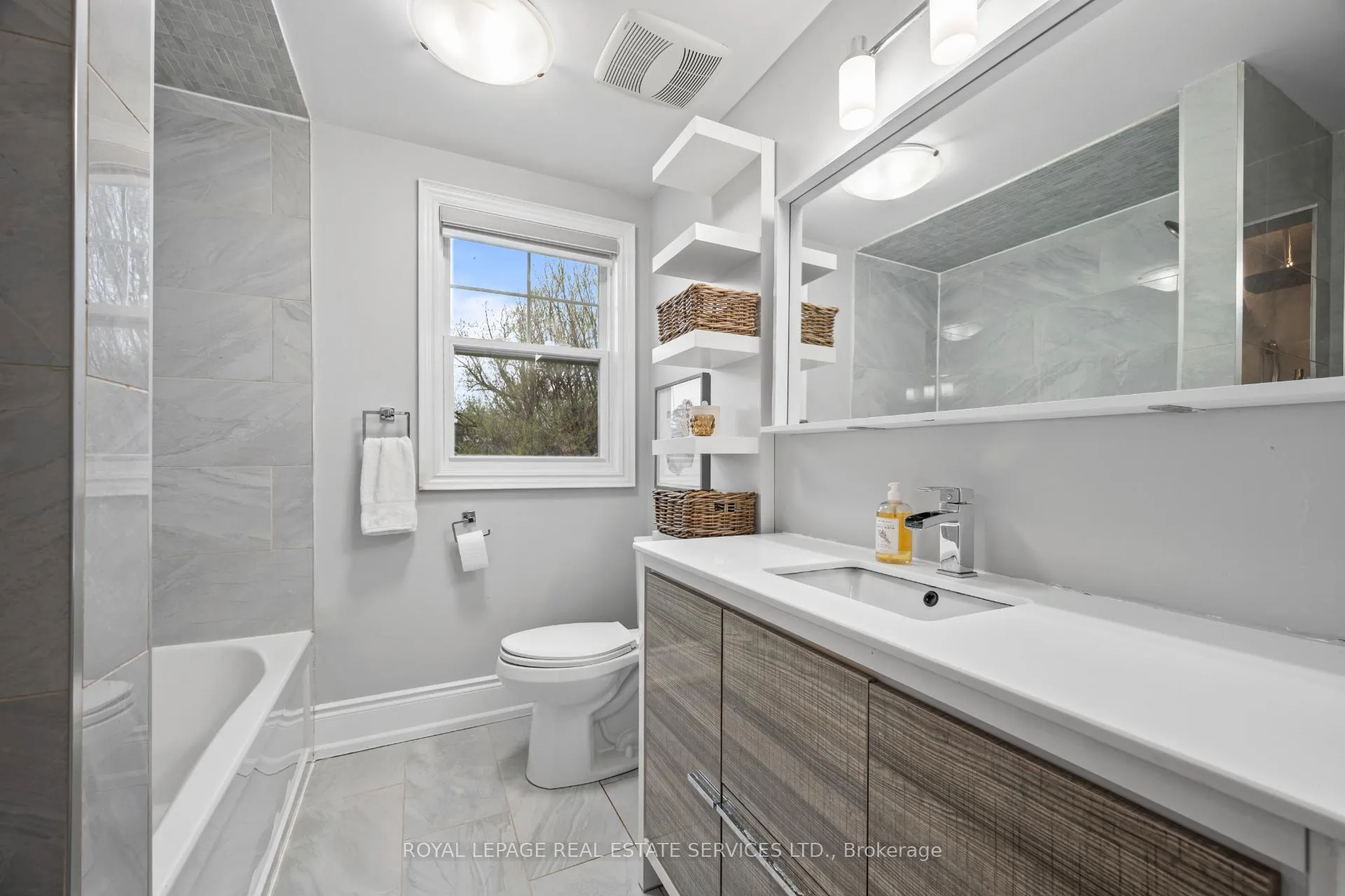 Photo 22 of 10 Glenellen Drive W, Etobicoke, Stonegate-Queensway — HOMEH