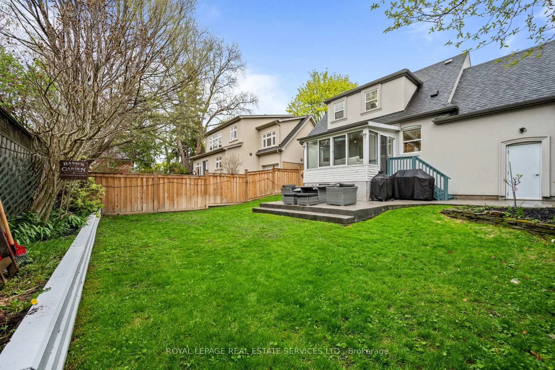Photo 32 of 10 Glenellen Drive W, Etobicoke, Stonegate-Queensway — HOMEH