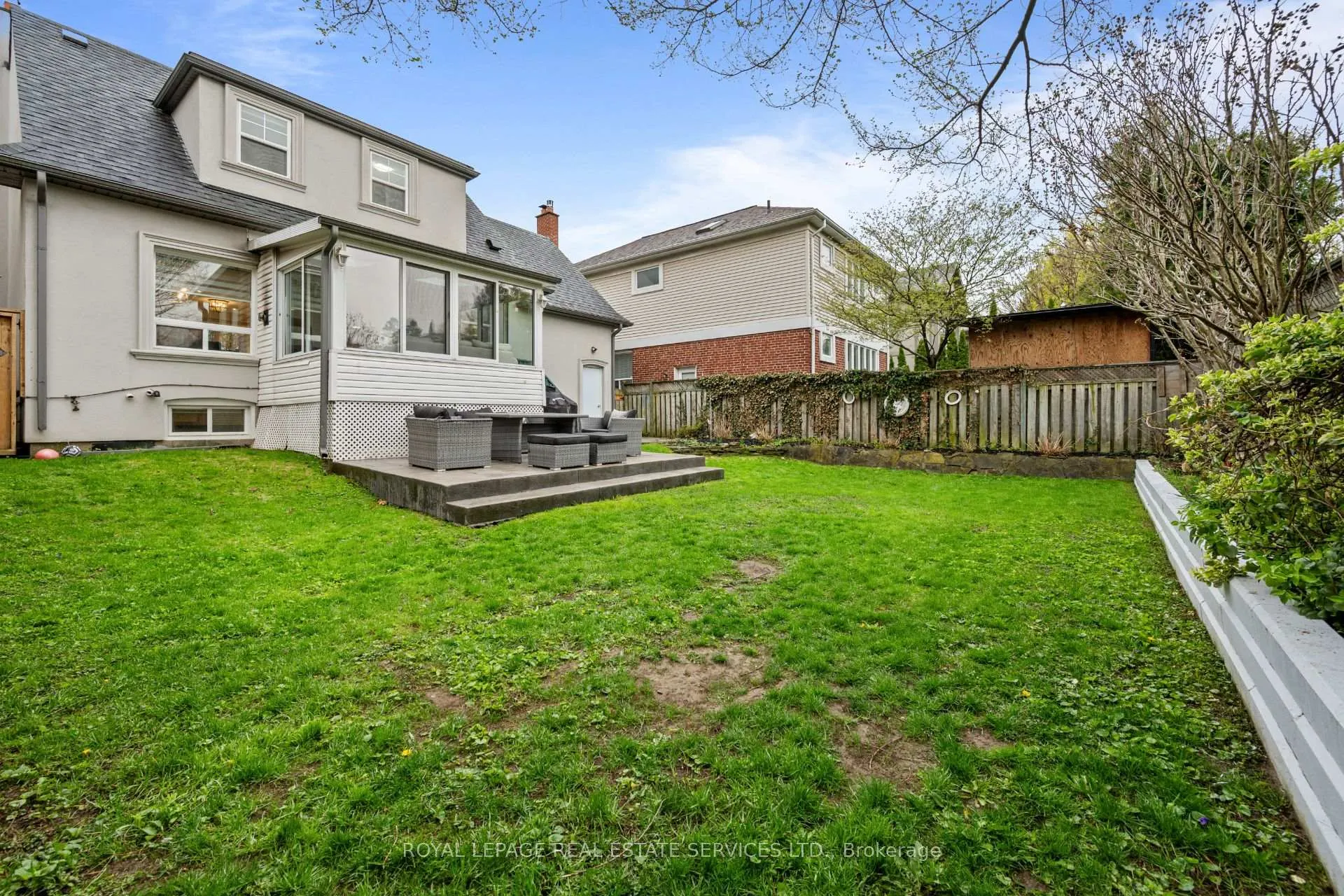 Photo 33 of 10 Glenellen Drive W, Etobicoke, Stonegate-Queensway — HOMEH