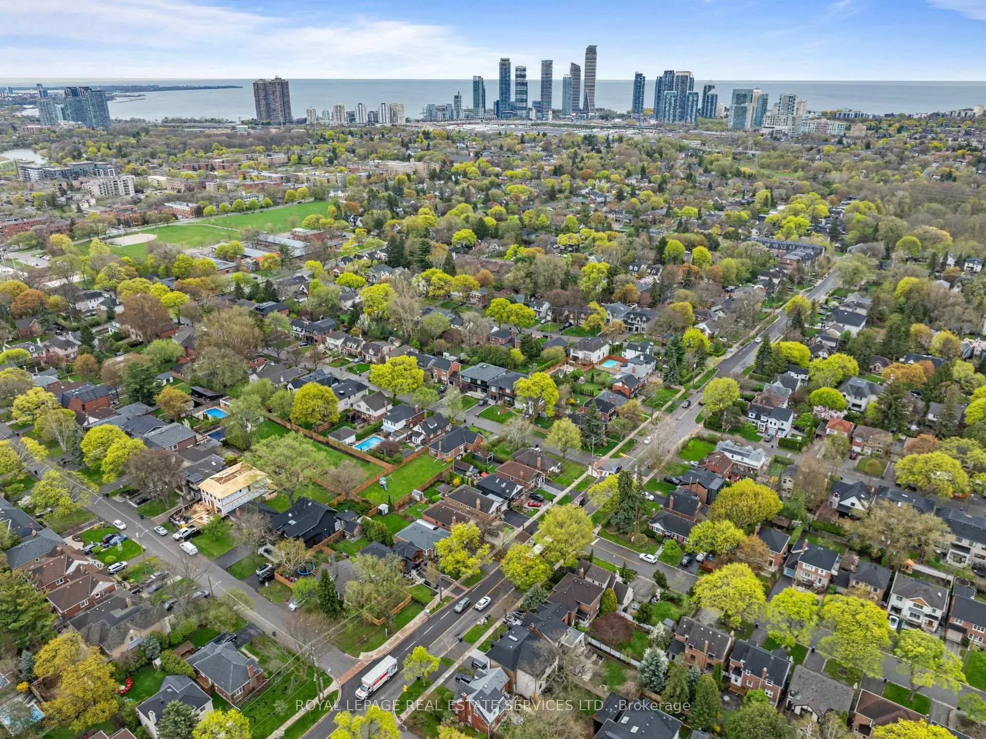 Photo 36 of 10 Glenellen Drive W, Etobicoke, Stonegate-Queensway — HOMEH