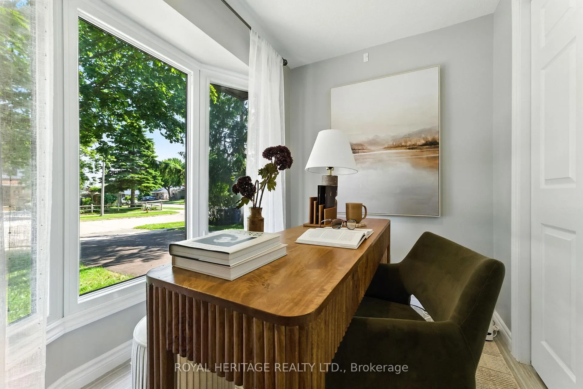 Photo 4 of 35 Aspen Valley Crescent, Guelph, Kortright West — HOMEH