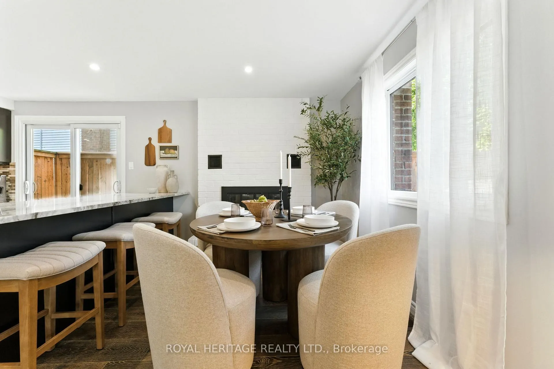 Photo 7 of 35 Aspen Valley Crescent, Guelph, Kortright West — HOMEH