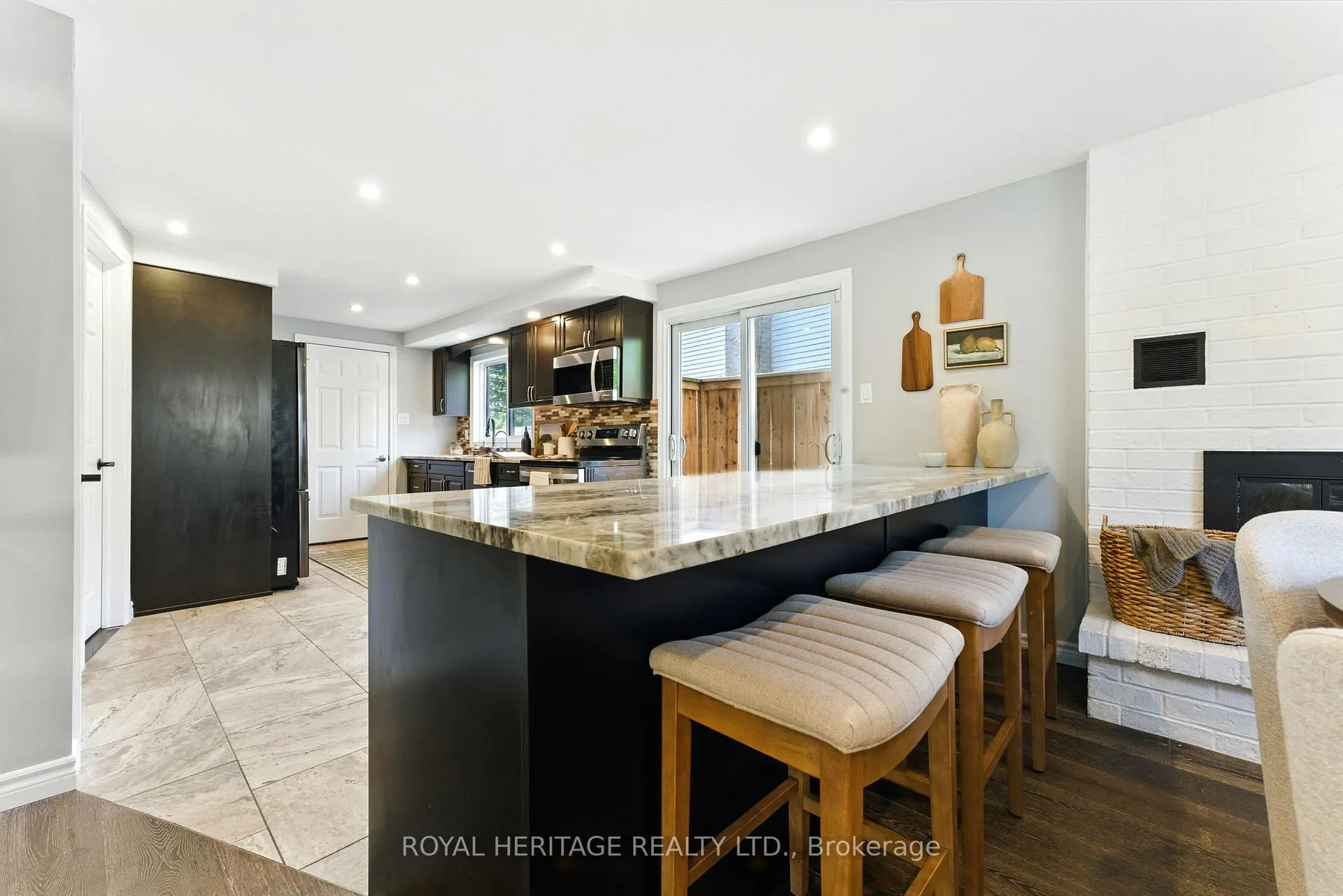 Photo 8 of 35 Aspen Valley Crescent, Guelph, Kortright West — HOMEH