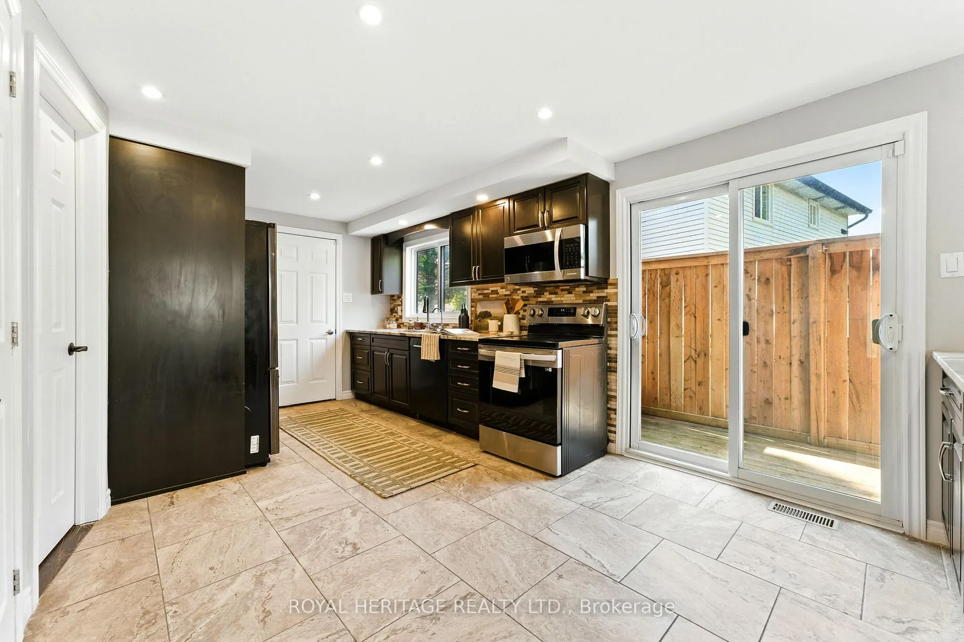Photo 9 of 35 Aspen Valley Crescent, Guelph, Kortright West — HOMEH
