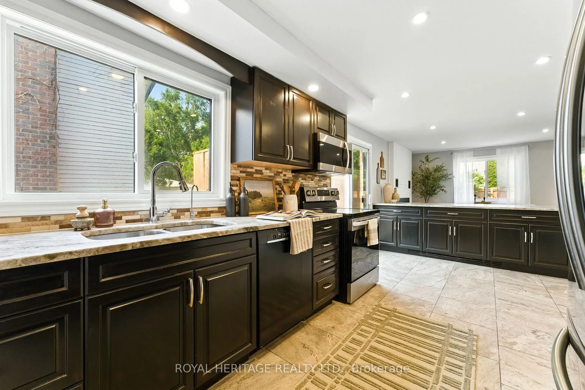 Photo 11 of 35 Aspen Valley Crescent, Guelph, Kortright West — HOMEH
