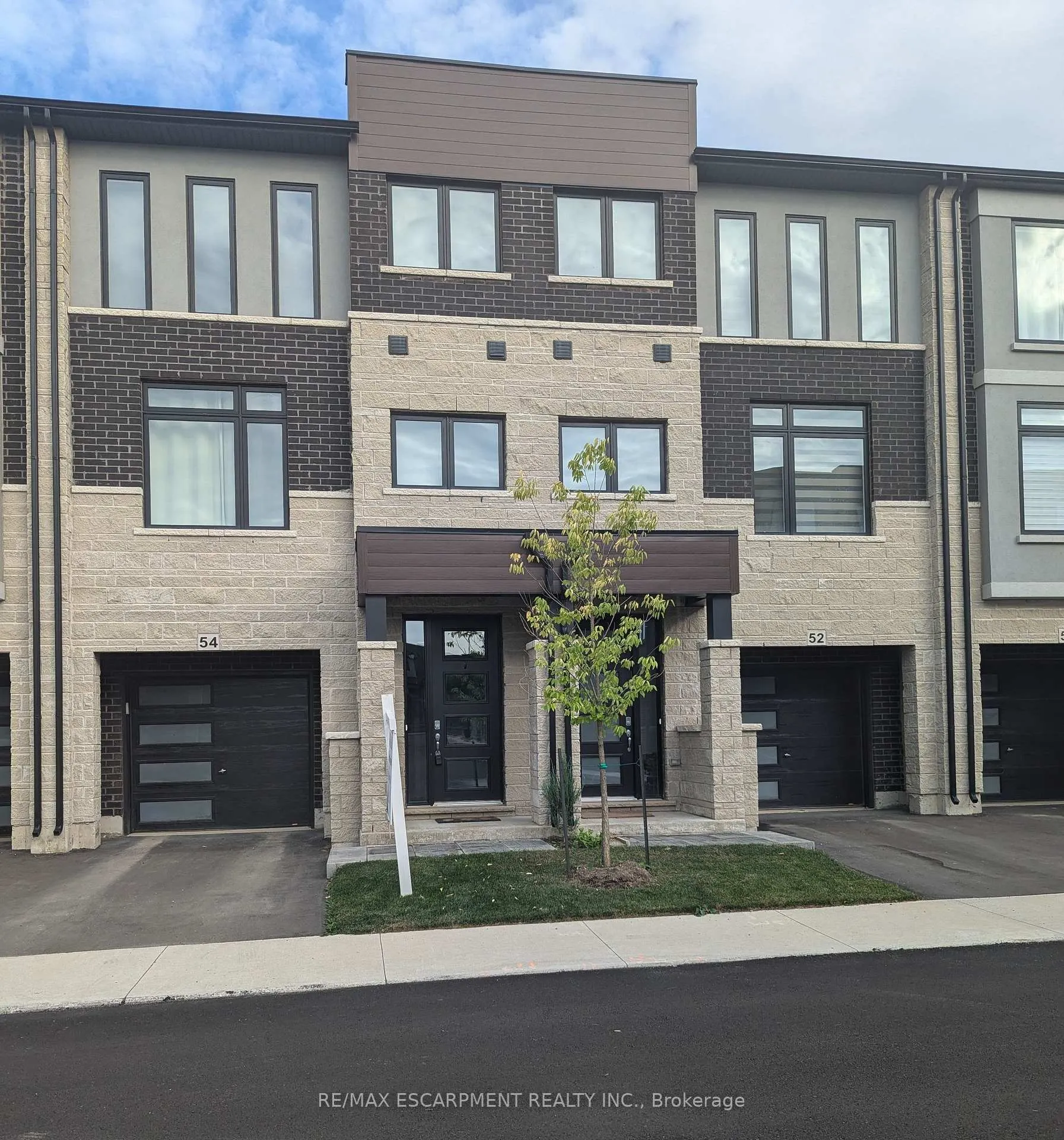 Photo 1 of 54 Cadwell Lane, Hamilton, Mountview — HOMEH
