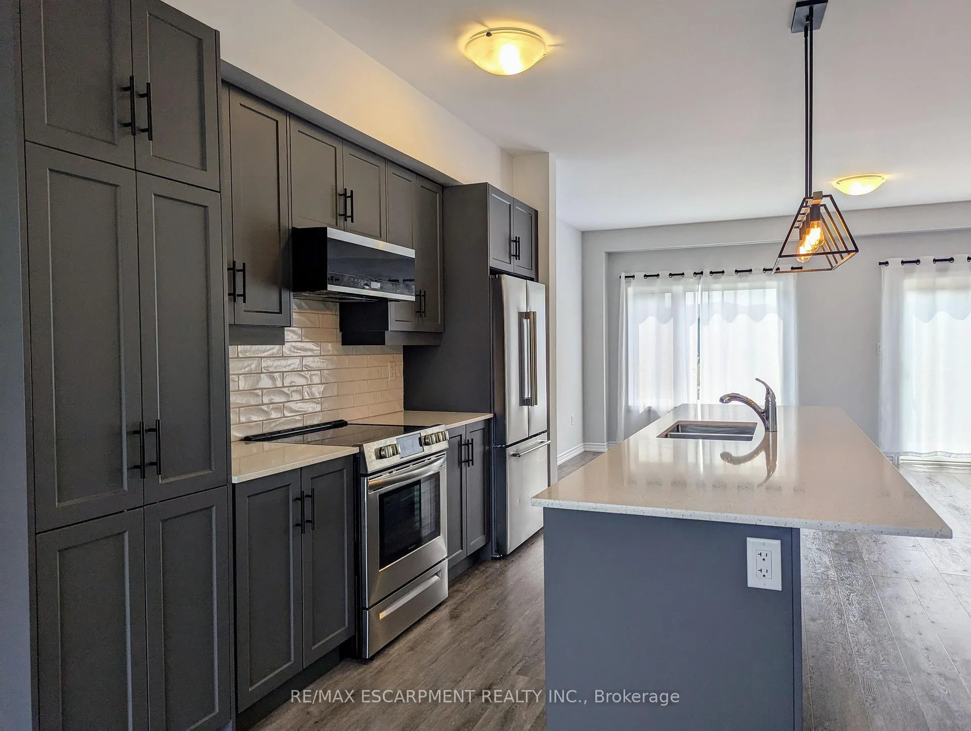 Photo 2 of 54 Cadwell Lane, Hamilton, Mountview — HOMEH