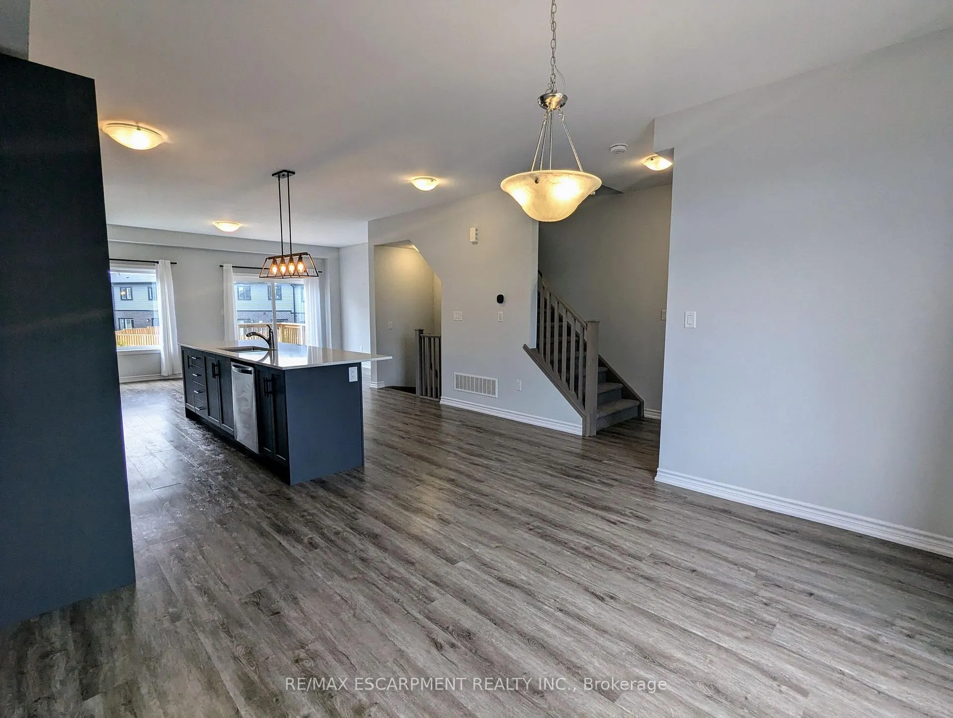 Photo 3 of 54 Cadwell Lane, Hamilton, Mountview — HOMEH