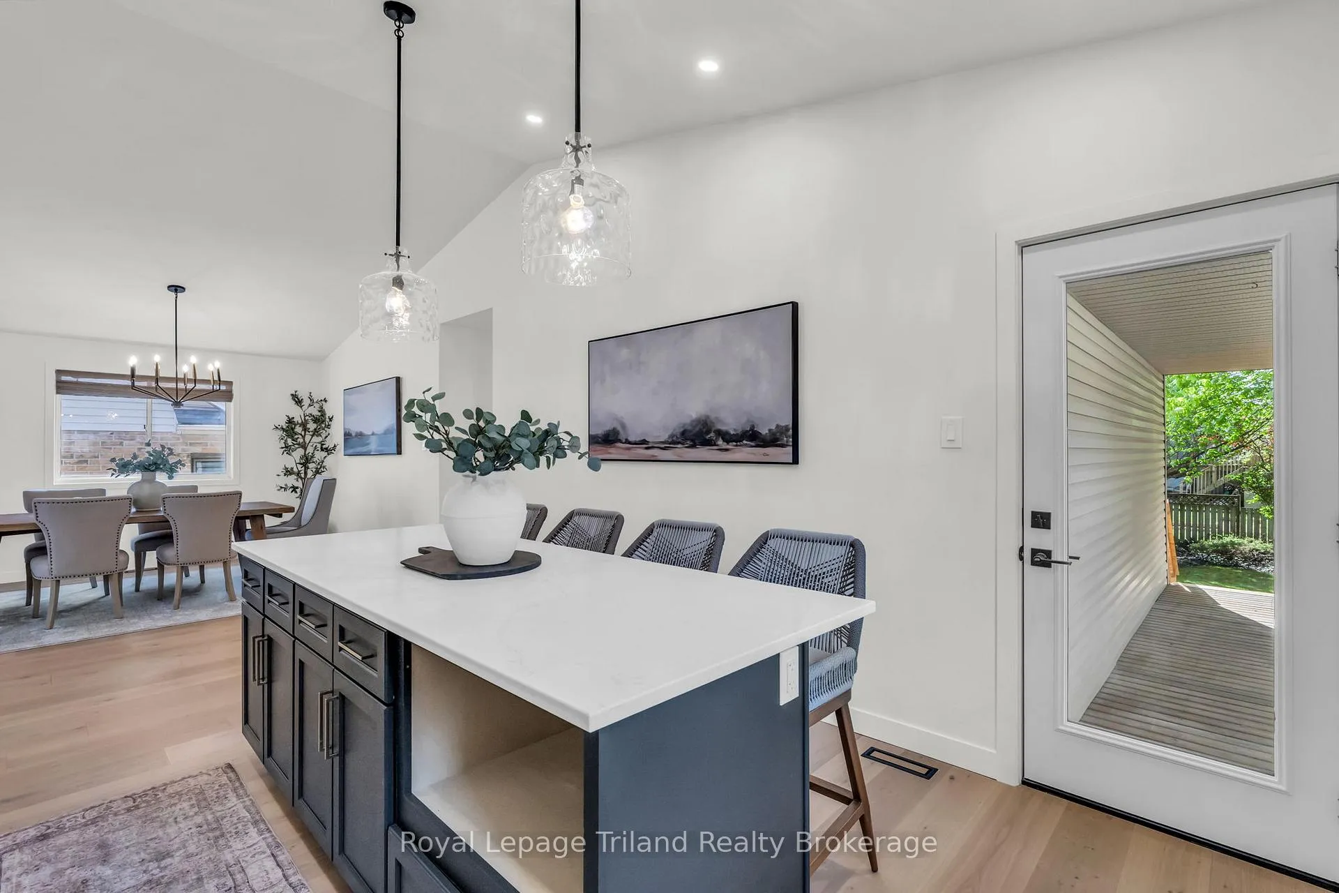 Photo 12 of 64 Hickory Boulevard W, Strathroy-Caradoc, SE — HOMEH