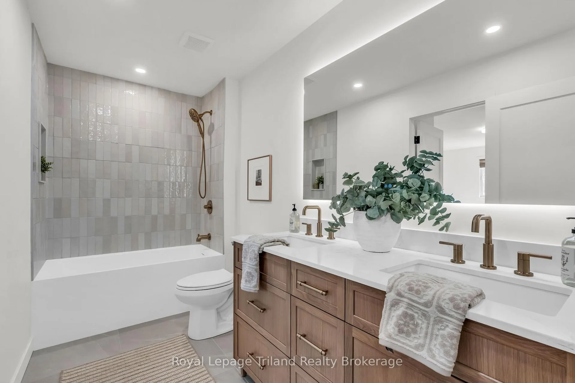 Photo 17 of 64 Hickory Boulevard W, Strathroy-Caradoc, SE — HOMEH