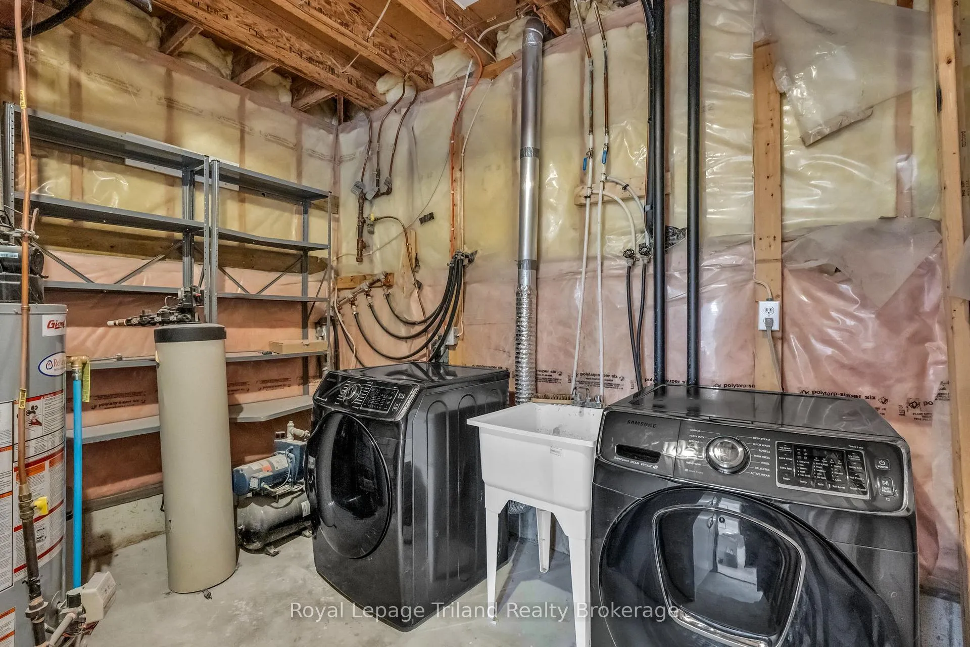 Photo 23 of 64 Hickory Boulevard W, Strathroy-Caradoc, SE — HOMEH