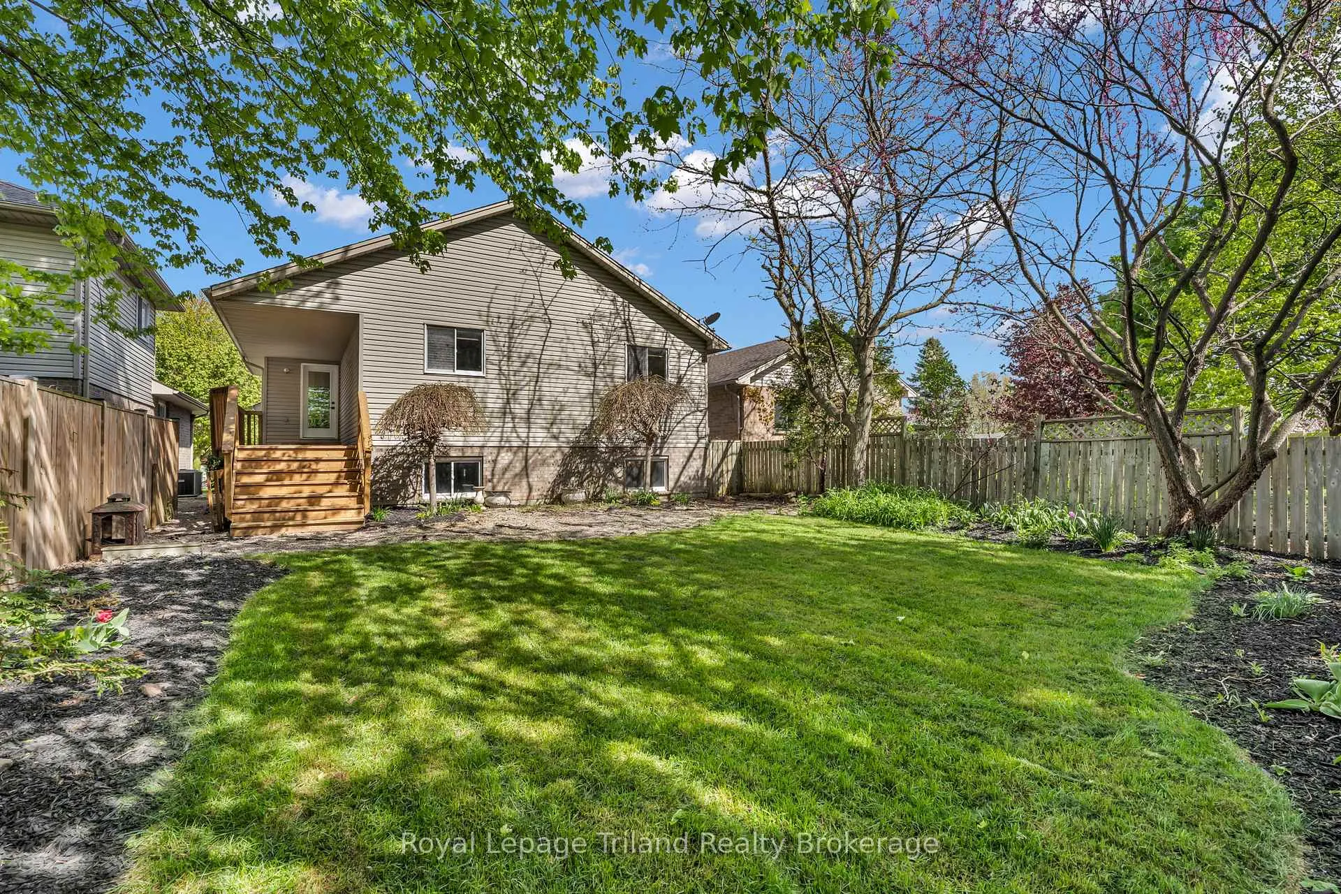Photo 25 of 64 Hickory Boulevard W, Strathroy-Caradoc, SE — HOMEH