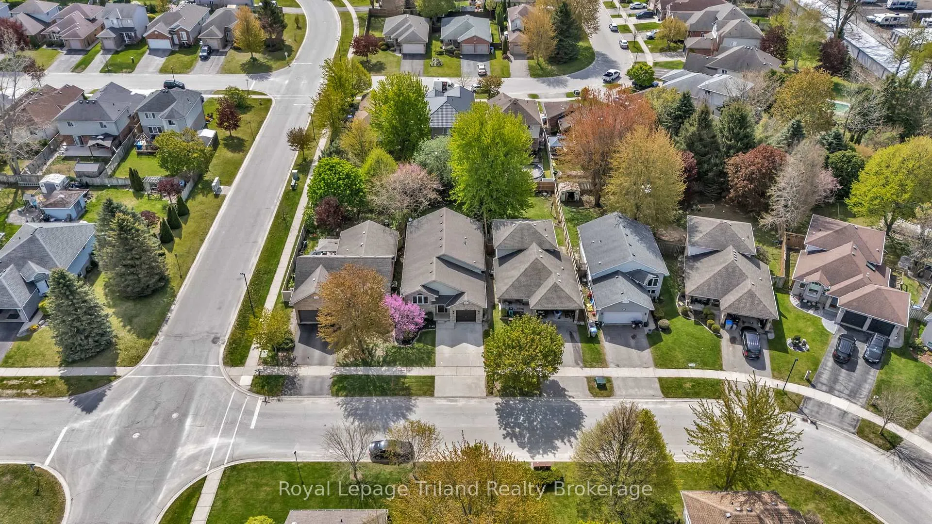 Photo 29 of 64 Hickory Boulevard W, Strathroy-Caradoc, SE — HOMEH