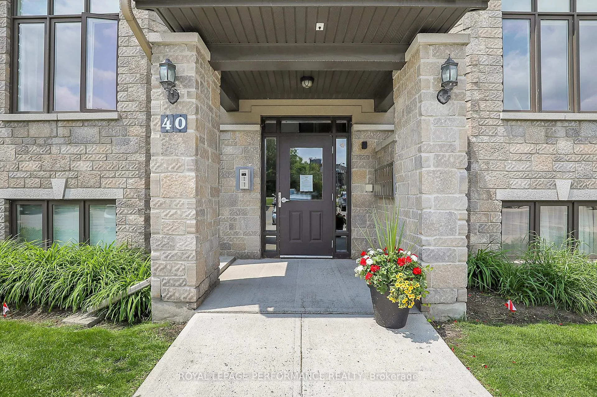 Photo 2 of Unit 2, 40 Prestige Circle, Ottawa, Chatelaine Village — HOMEH