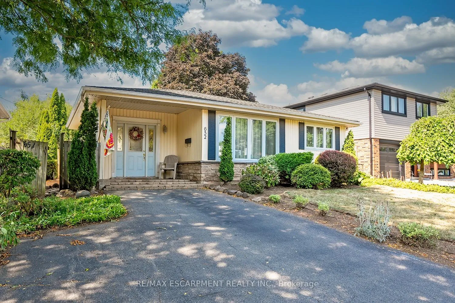 Front of 652 Ardleigh Crescent