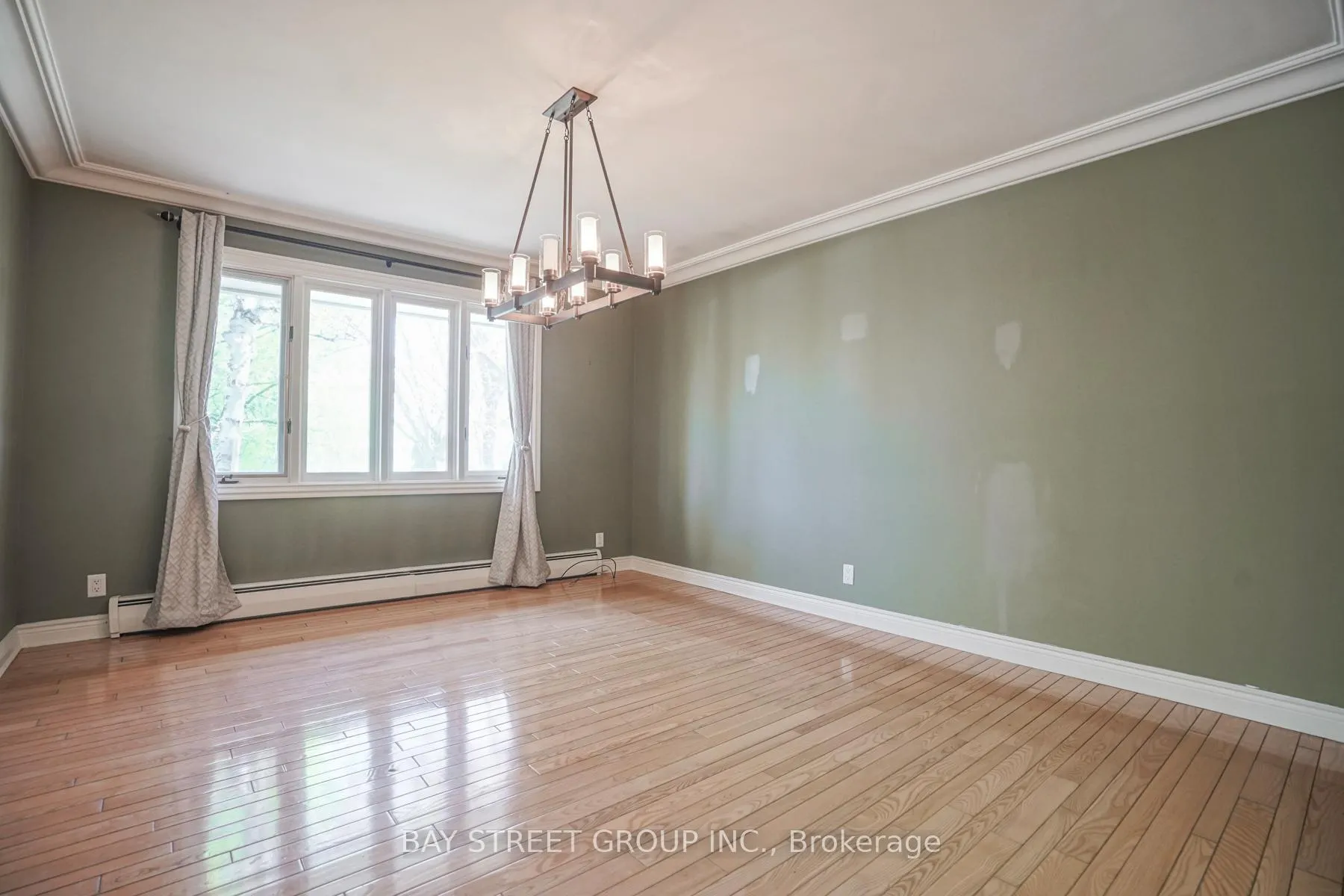 Photo 6 of 28 Wembley Avenue, Markham, Unionville — HOMEH