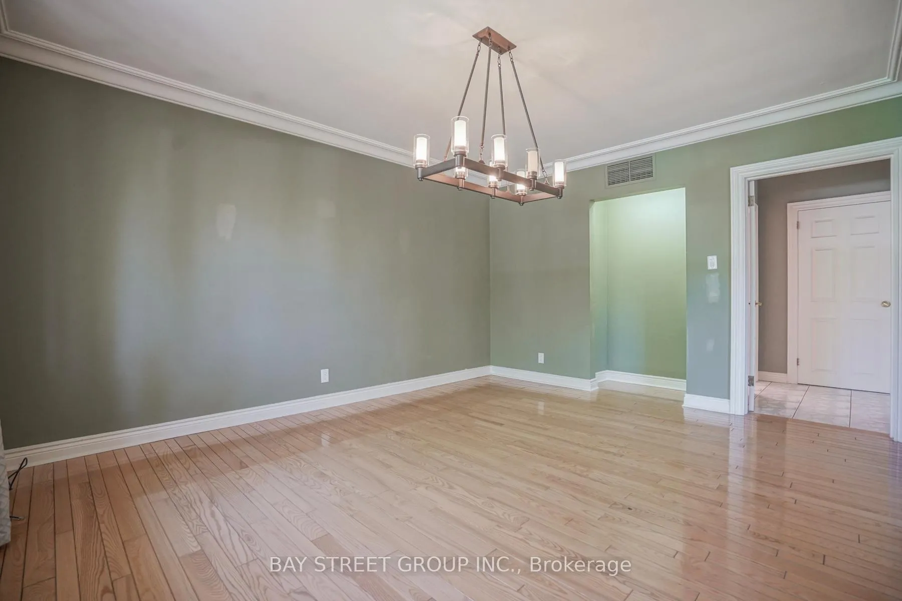 Photo 7 of 28 Wembley Avenue, Markham, Unionville — HOMEH