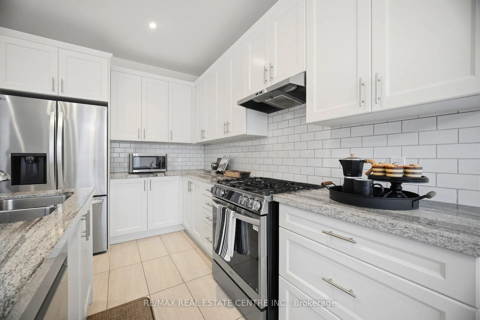 Photo 21 of 12 Shawbridge Court, Hamilton, Stoney Creek Mountain — HOMEH