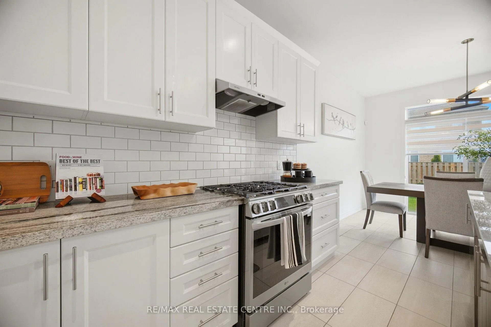Photo 22 of 12 Shawbridge Court, Hamilton, Stoney Creek Mountain — HOMEH