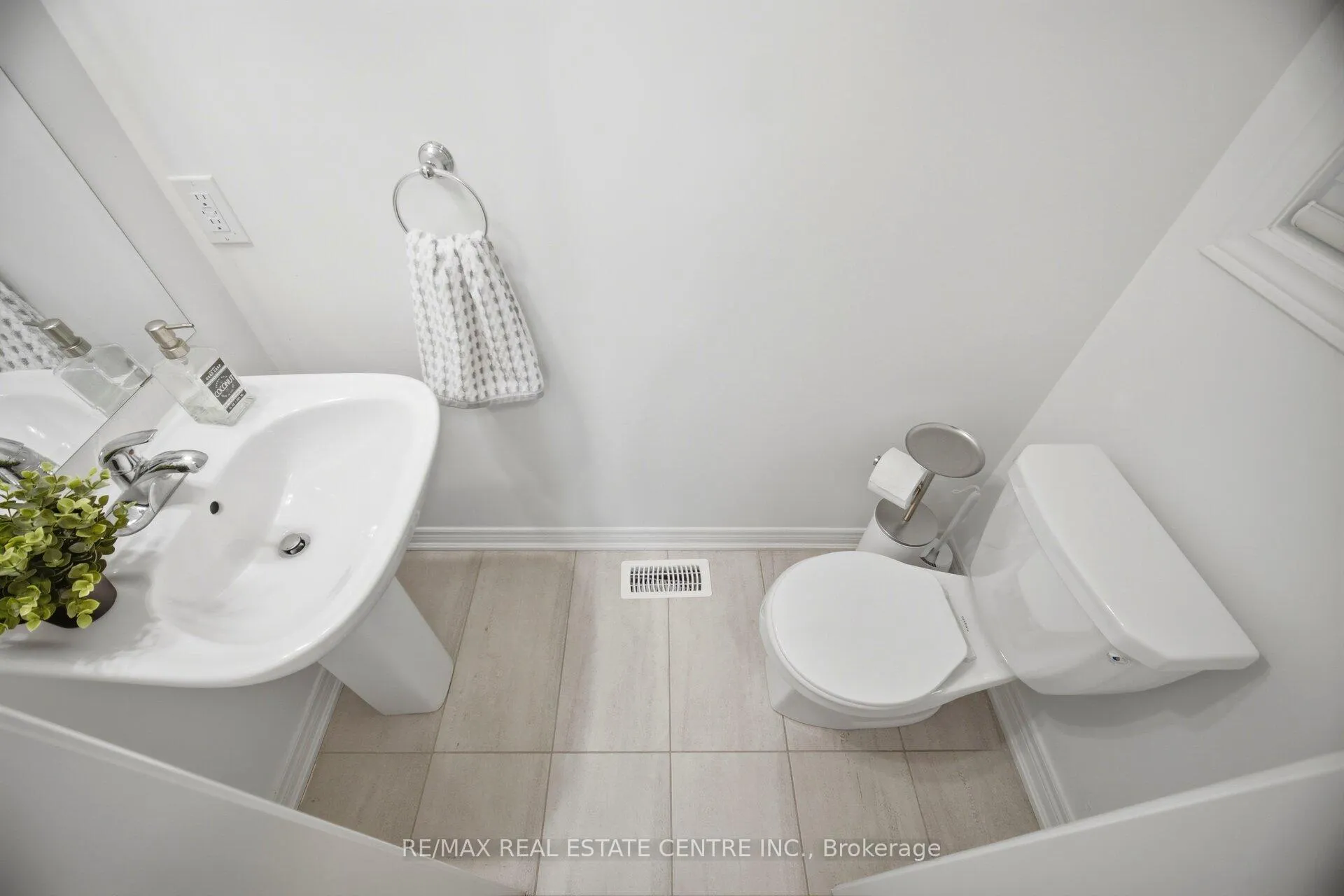 Photo 27 of 12 Shawbridge Court, Hamilton, Stoney Creek Mountain — HOMEH