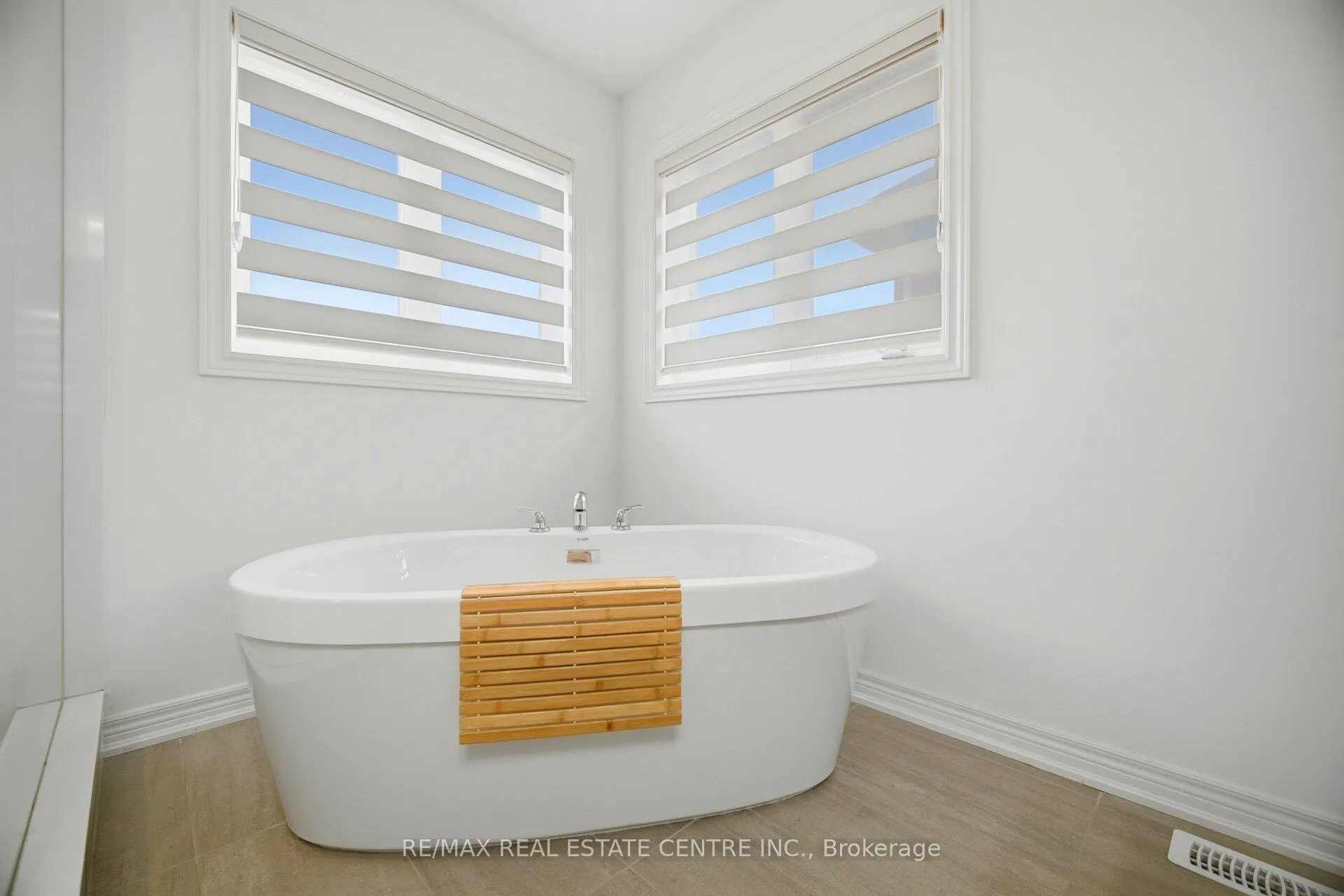 Photo 34 of 12 Shawbridge Court, Hamilton, Stoney Creek Mountain — HOMEH