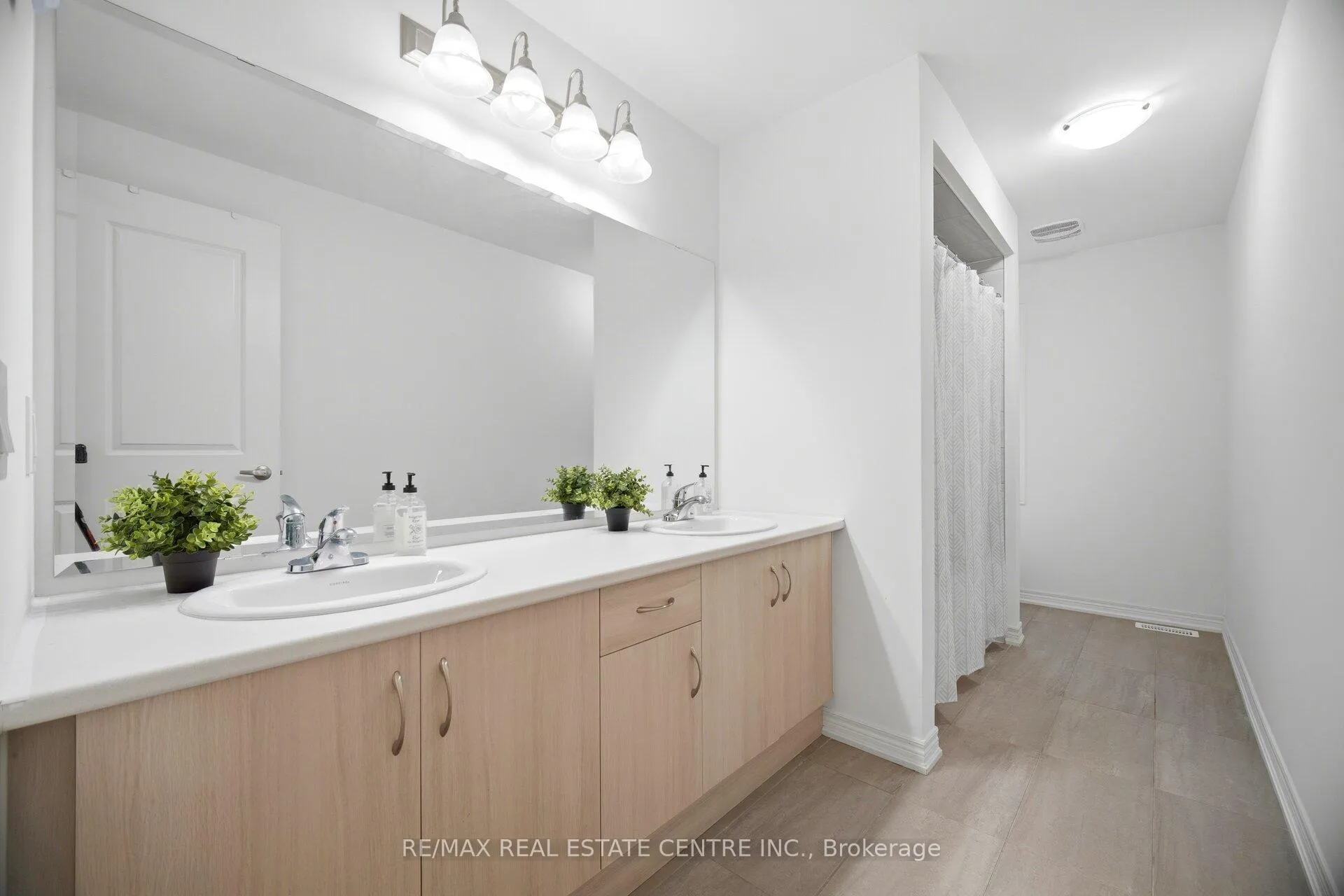 Photo 43 of 12 Shawbridge Court, Hamilton, Stoney Creek Mountain — HOMEH