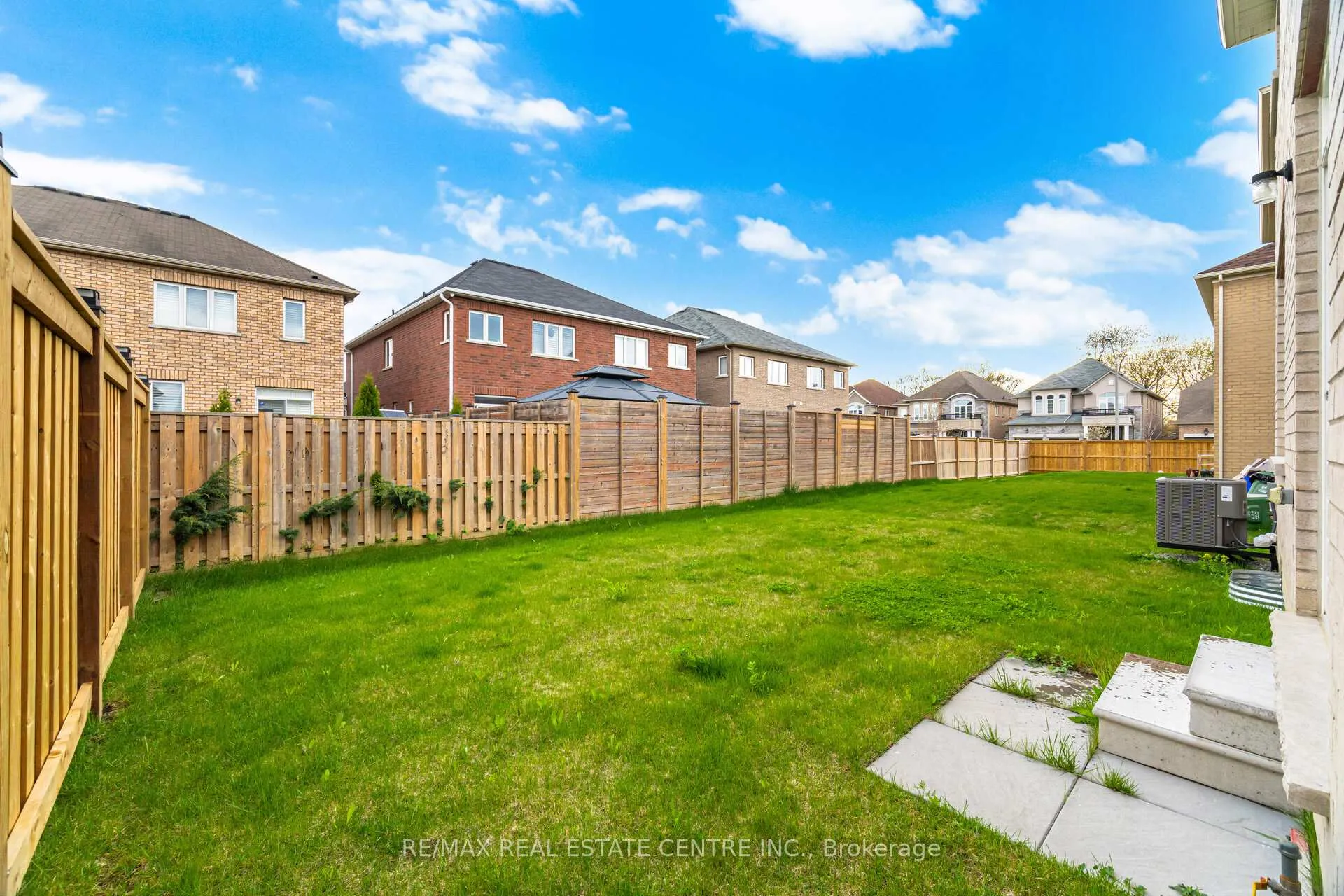 Photo 48 of 12 Shawbridge Court, Hamilton, Stoney Creek Mountain — HOMEH