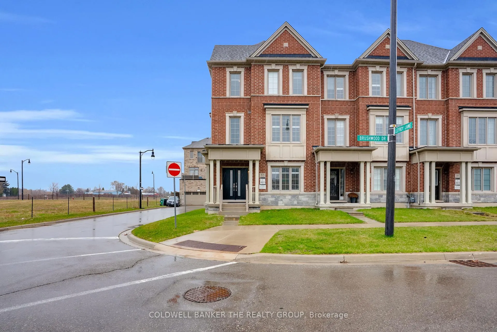 Photo 3 of 52 Brushwood Drive, Brampton, Bram West — HOMEH