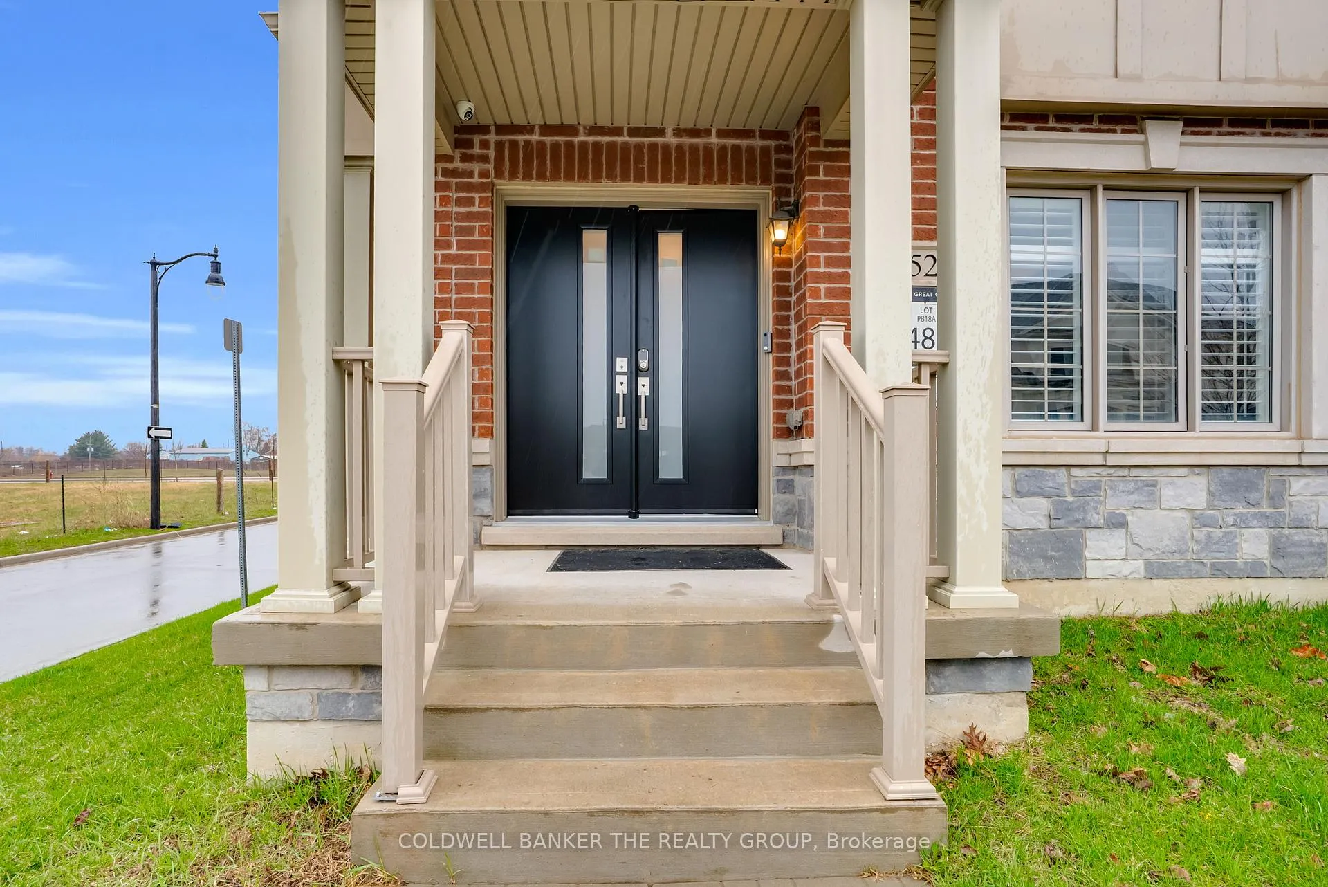 Photo 5 of 52 Brushwood Drive, Brampton, Bram West — HOMEH