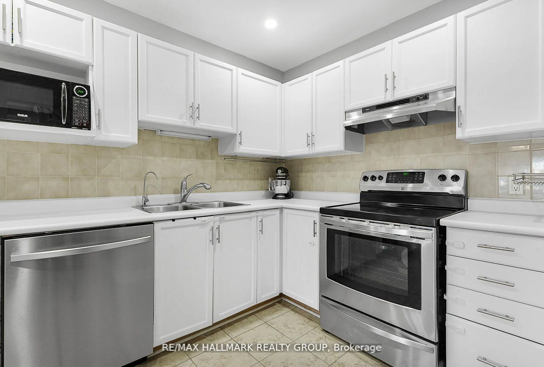 Photo 9 of 93 Cedarock Drive, Ottawa, Kanata - Bridlewood — HOMEH