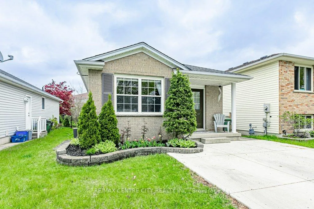 Photo 3 of 74 Juno Drive, St. Thomas — HOMEH