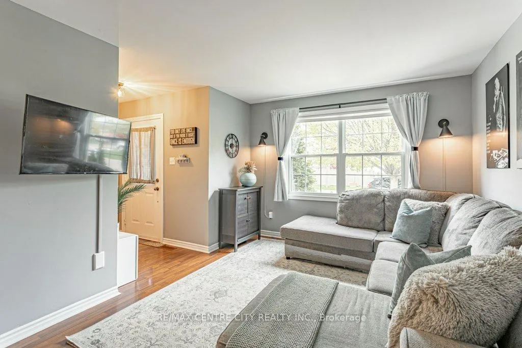 Photo 8 of 74 Juno Drive, St. Thomas — HOMEH