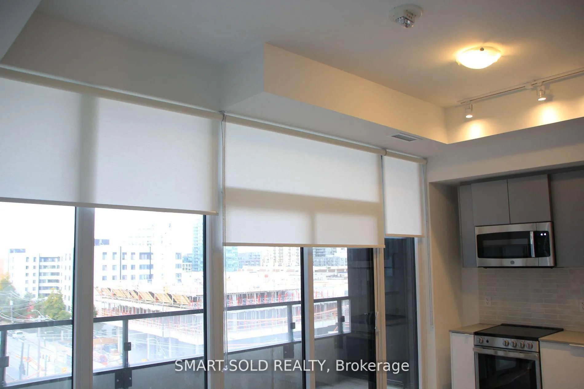 Photo 5 of Unit 502, 270 Dufferin Street, Toronto, South Parkdale — HOMEH