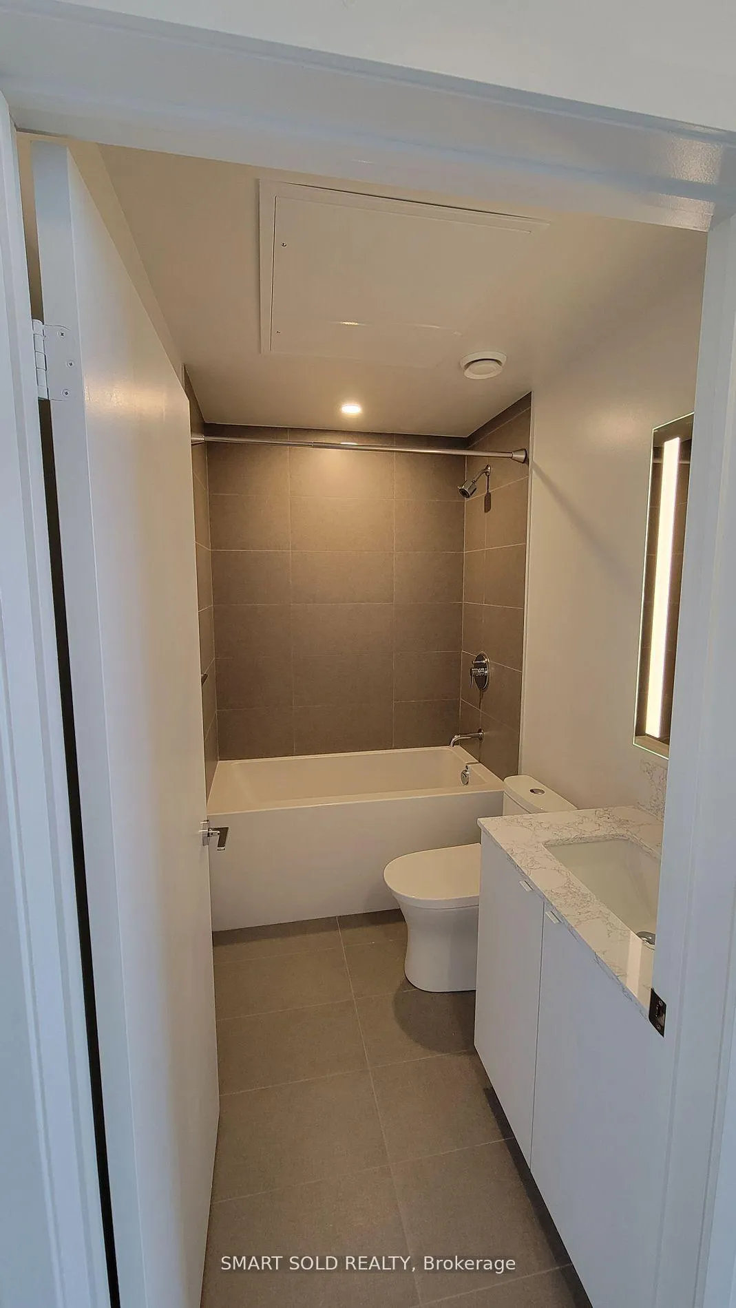 Photo 7 of Unit 502, 270 Dufferin Street, Toronto, South Parkdale — HOMEH