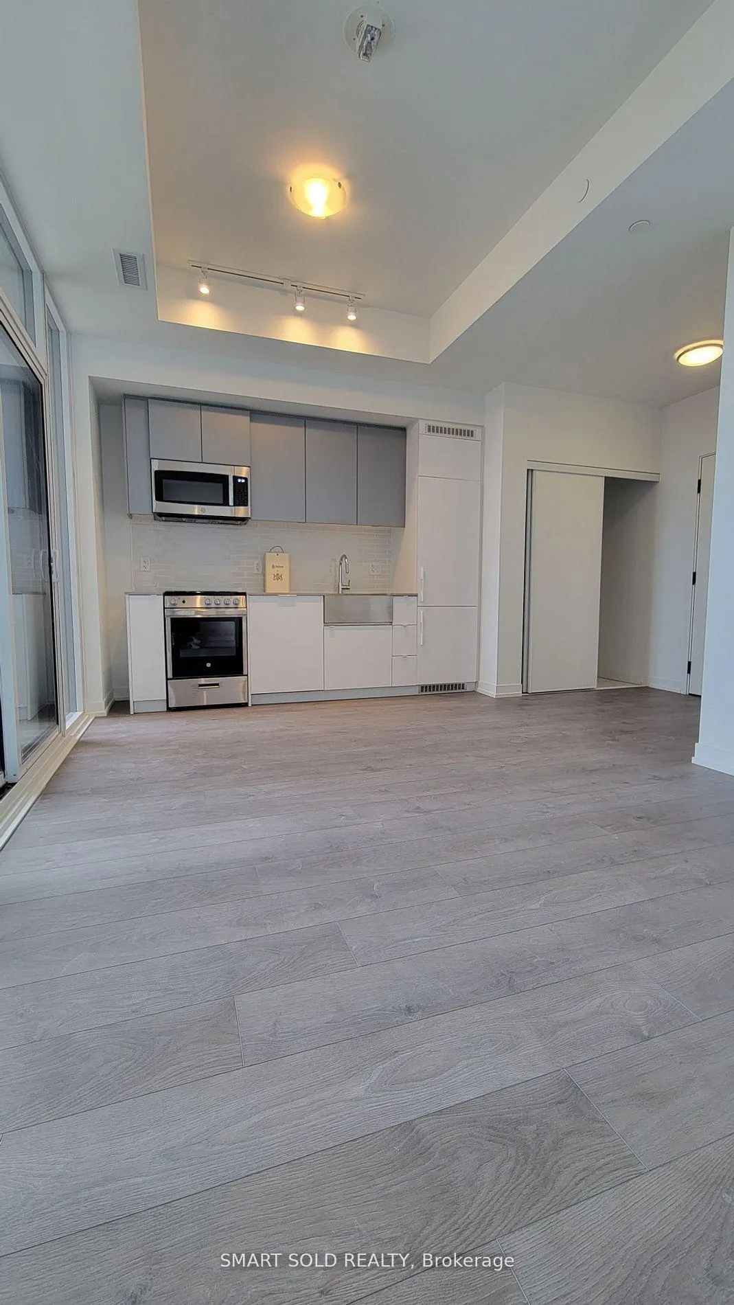 Photo 8 of Unit 502, 270 Dufferin Street, Toronto, South Parkdale — HOMEH