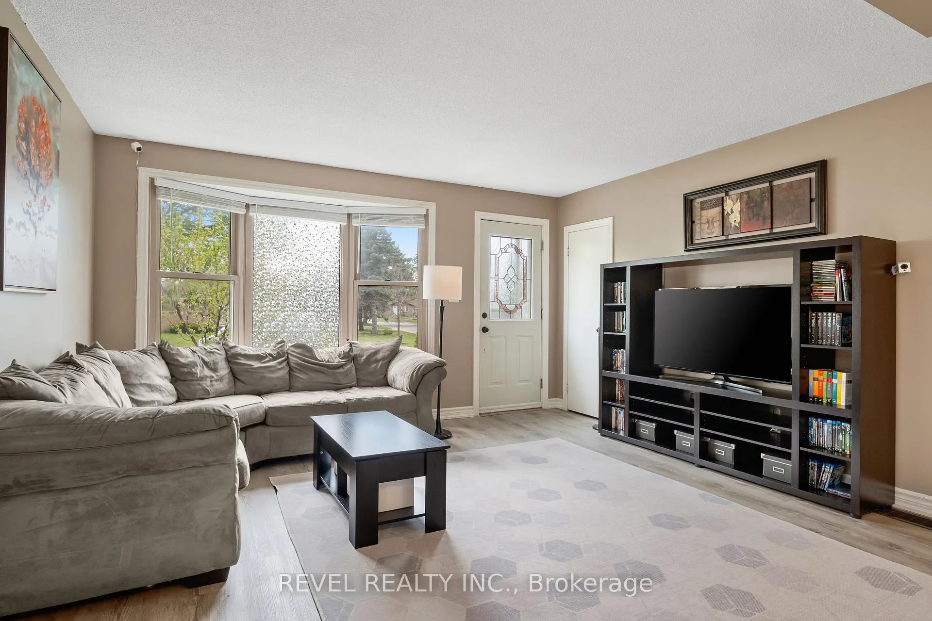 Photo 3 of 73 Queenston Crescent, London, East O — HOMEH