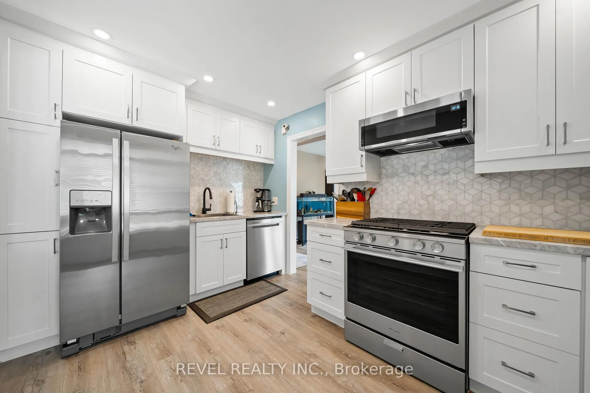 Photo 5 of 73 Queenston Crescent, London, East O — HOMEH