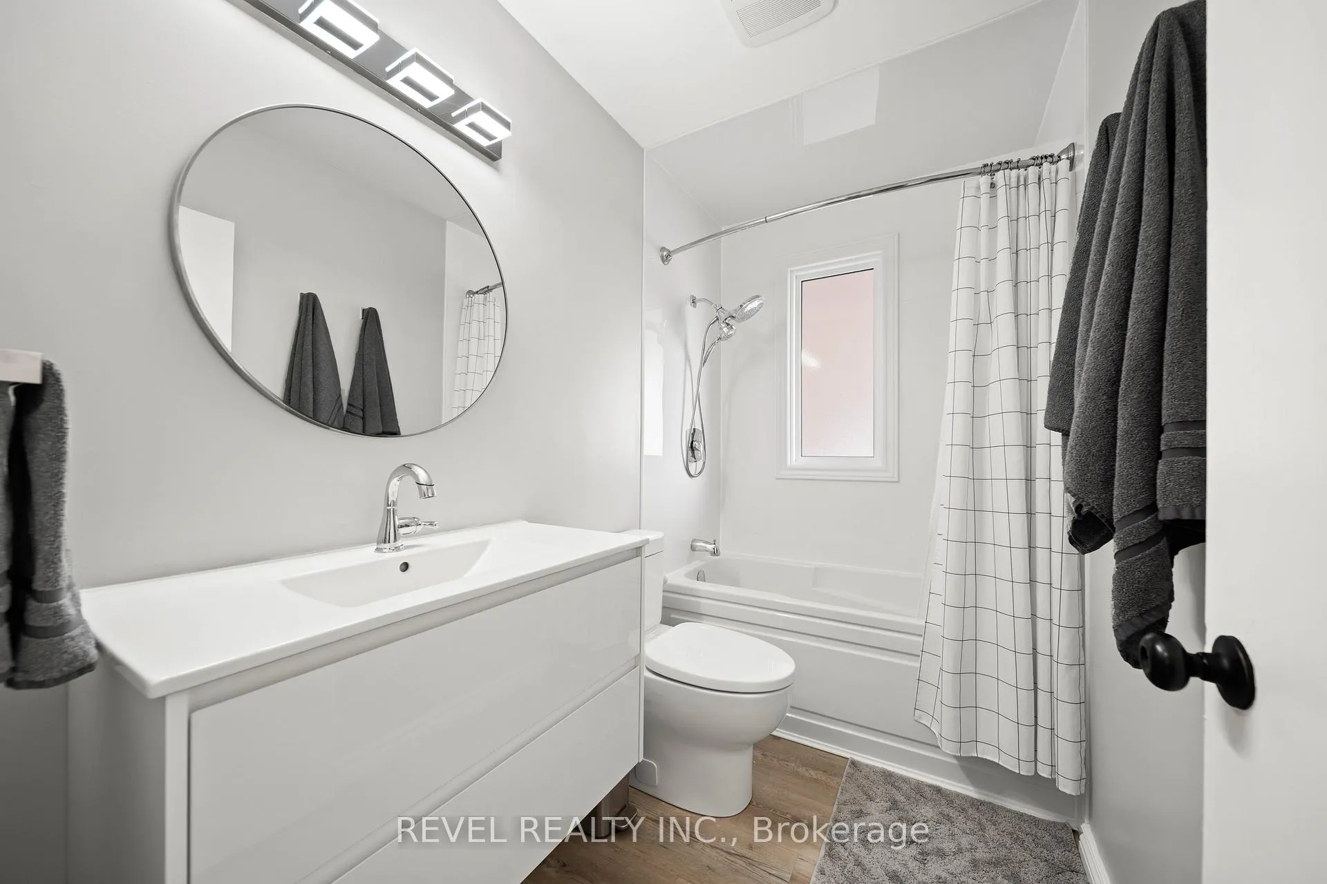 Photo 15 of 73 Queenston Crescent, London, East O — HOMEH