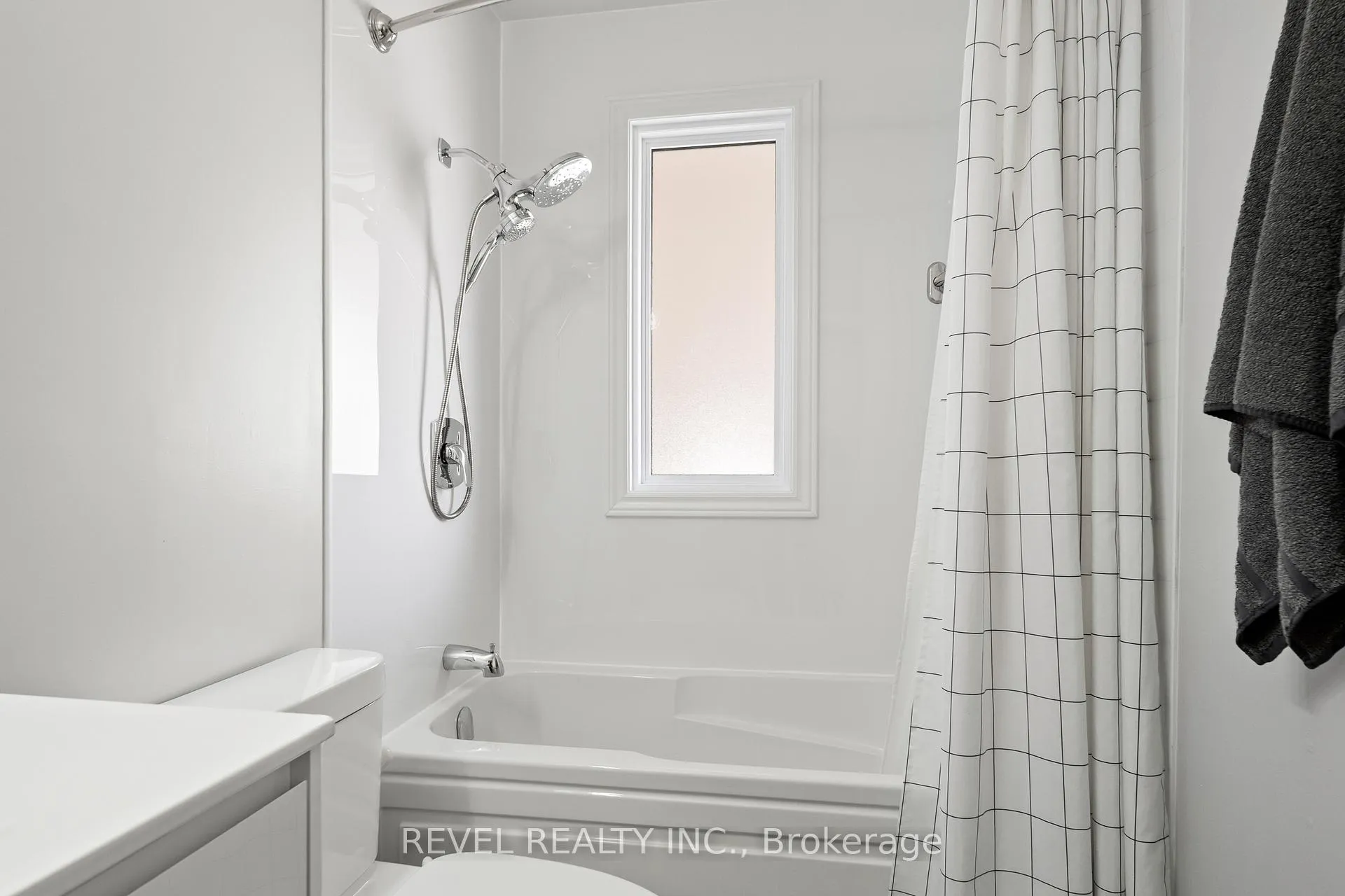 Photo 16 of 73 Queenston Crescent, London, East O — HOMEH