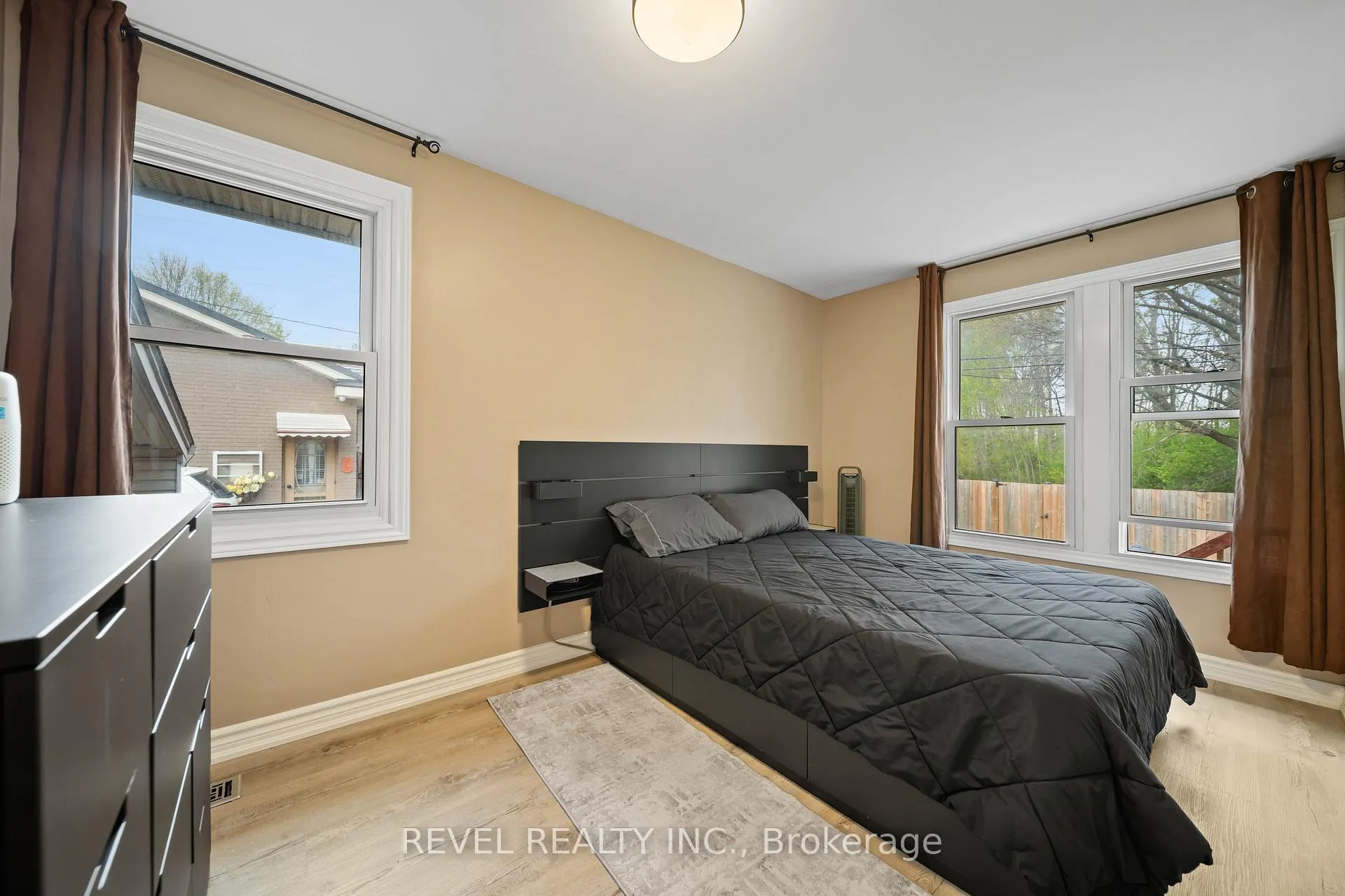 Photo 17 of 73 Queenston Crescent, London, East O — HOMEH