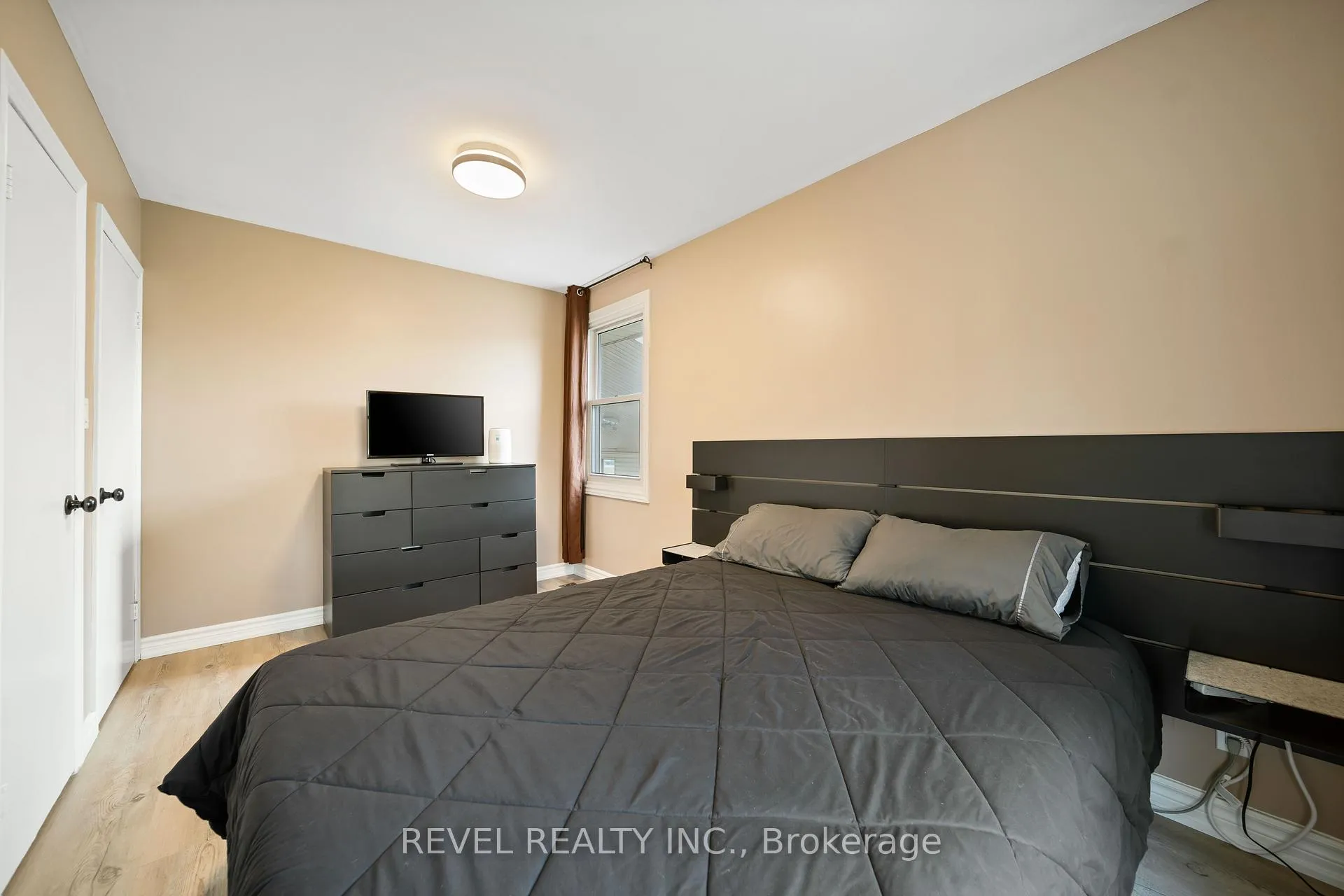 Photo 18 of 73 Queenston Crescent, London, East O — HOMEH