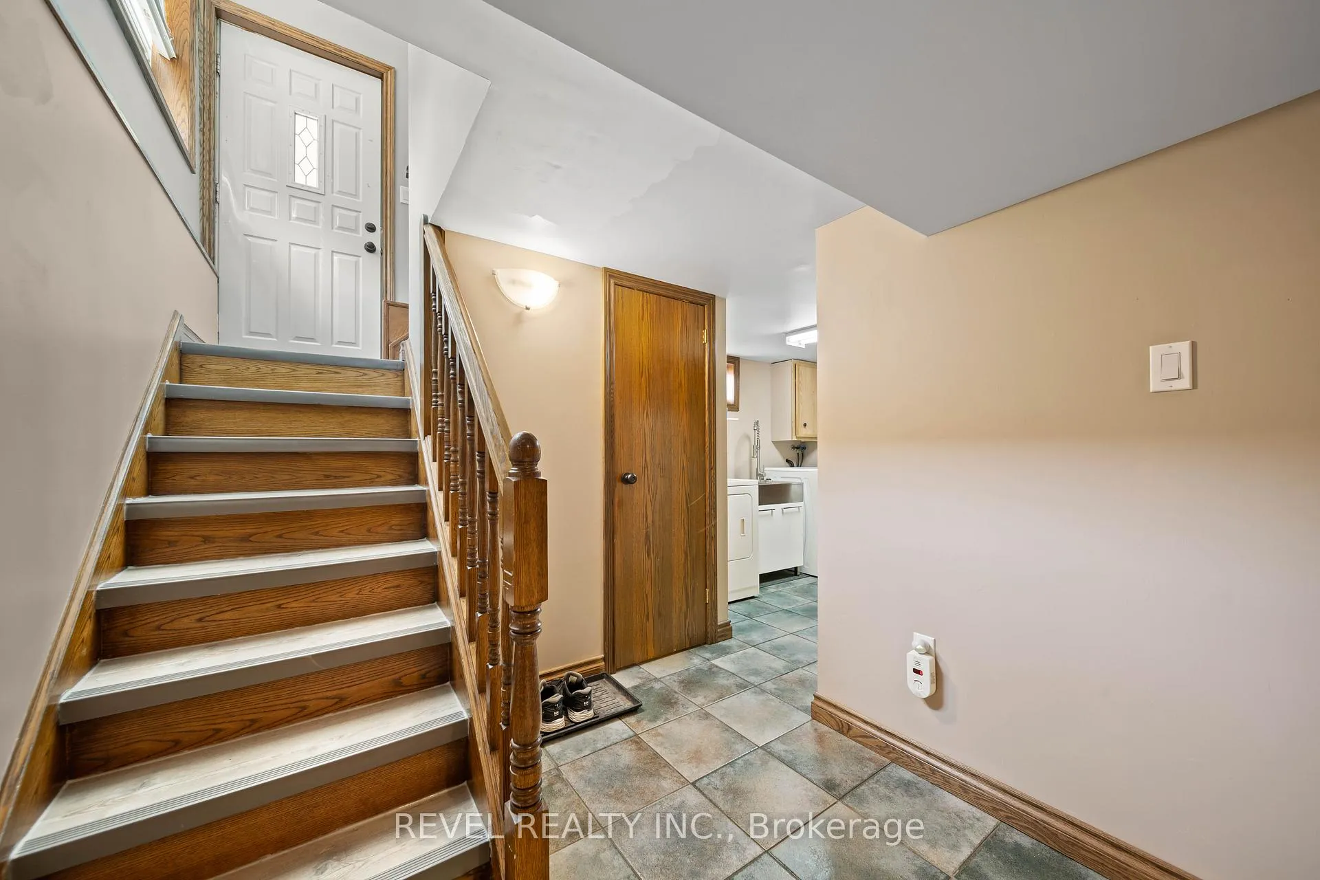 Photo 19 of 73 Queenston Crescent, London, East O — HOMEH