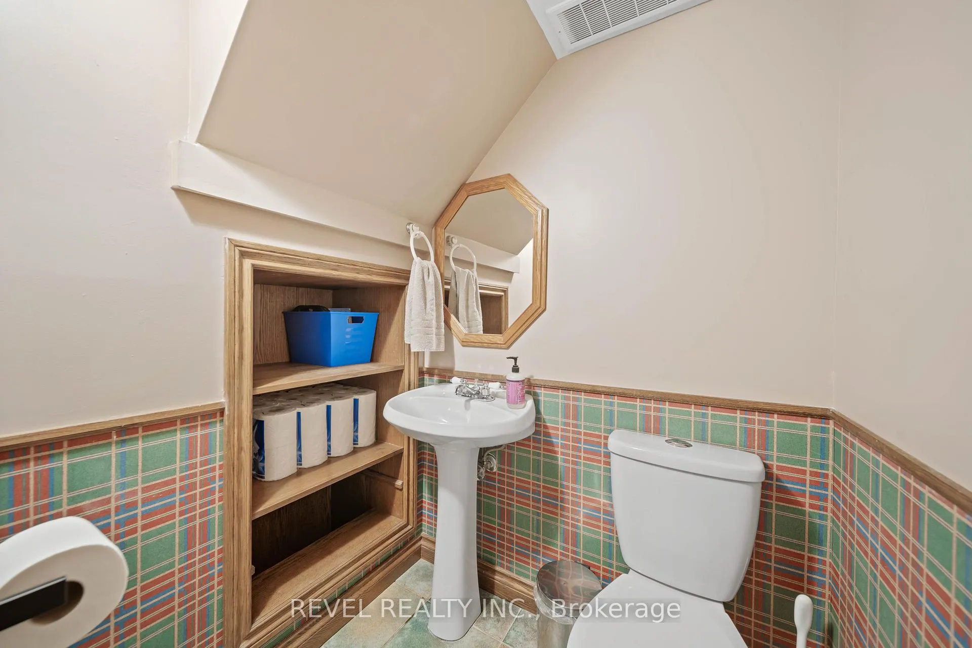 Photo 23 of 73 Queenston Crescent, London, East O — HOMEH