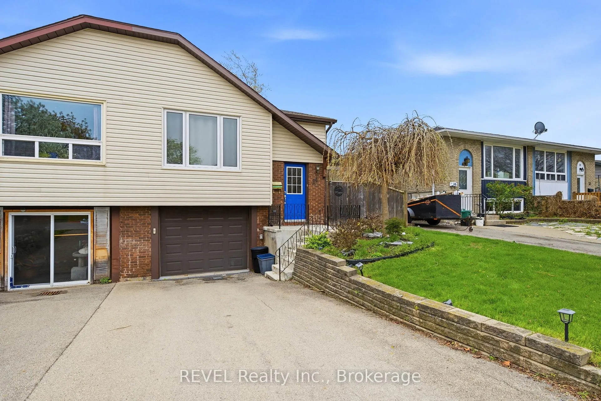 Photo 1 of 14 Deborah Court, St. Catharines, Secord Woods — HOMEH
