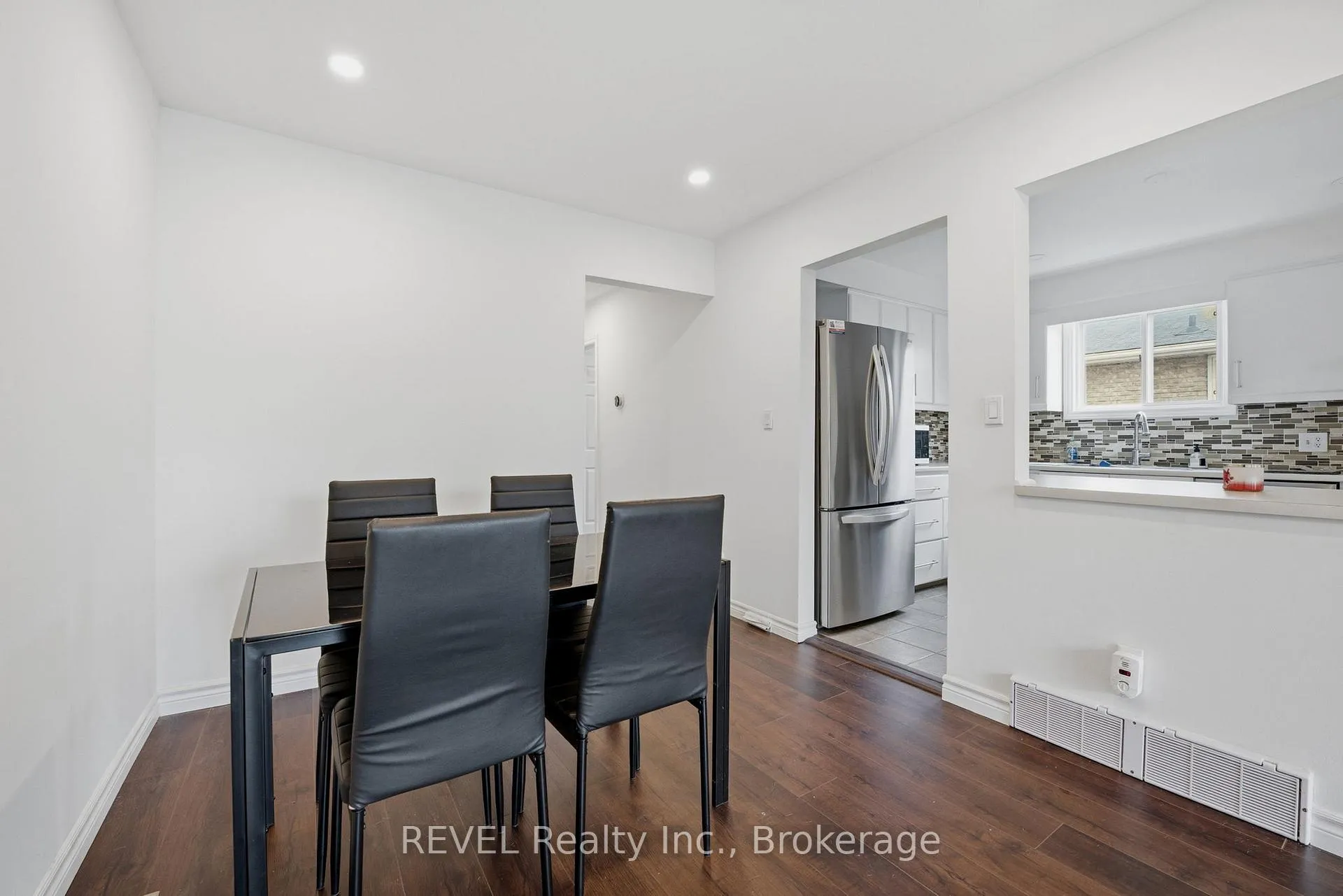 Photo 7 of 14 Deborah Court, St. Catharines, Secord Woods — HOMEH