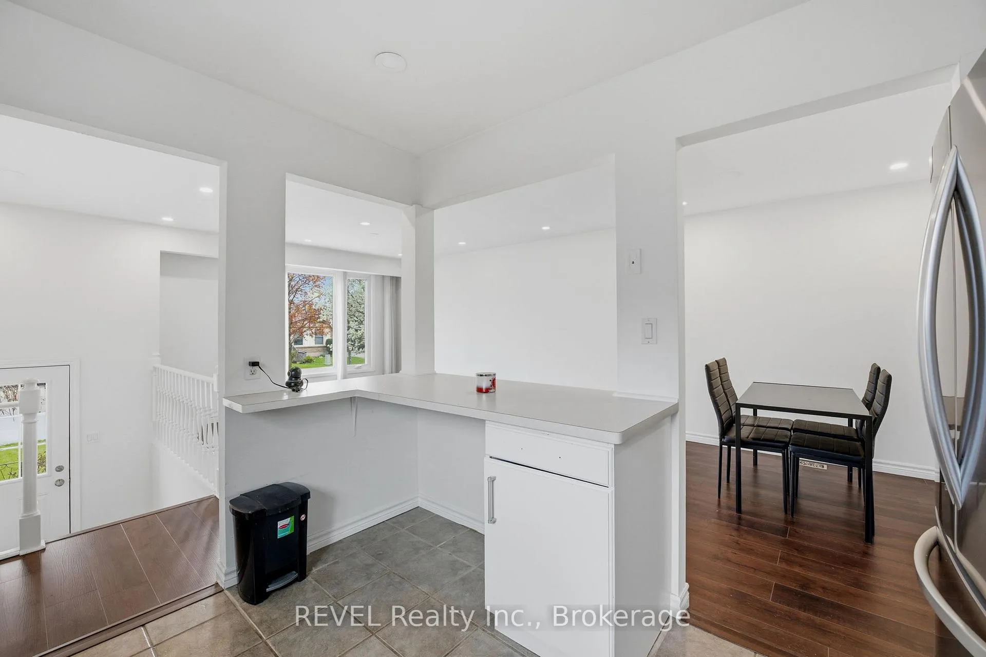 Photo 8 of 14 Deborah Court, St. Catharines, Secord Woods — HOMEH