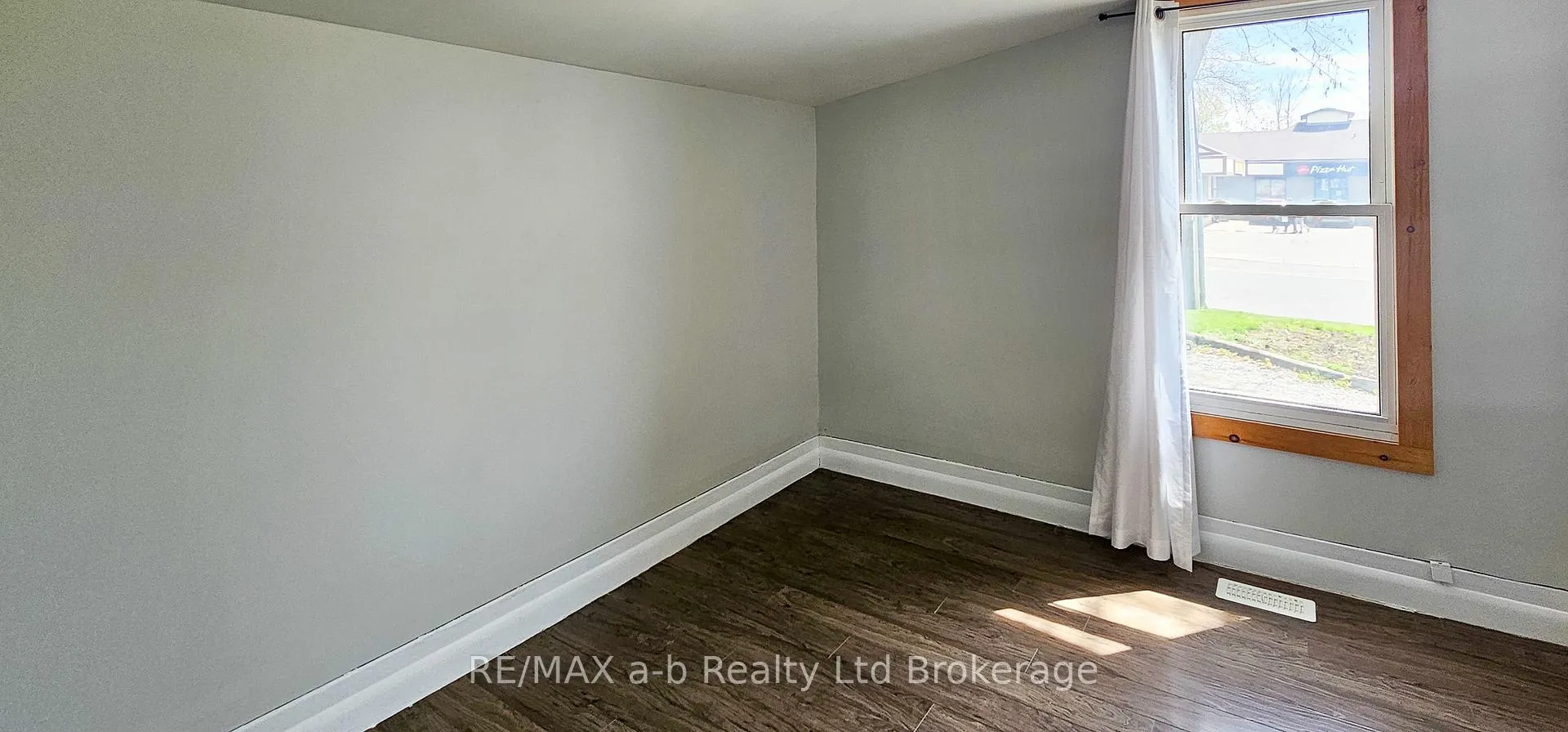 Photo 3 of 311 Talbot Street W, Aylmer — HOMEH