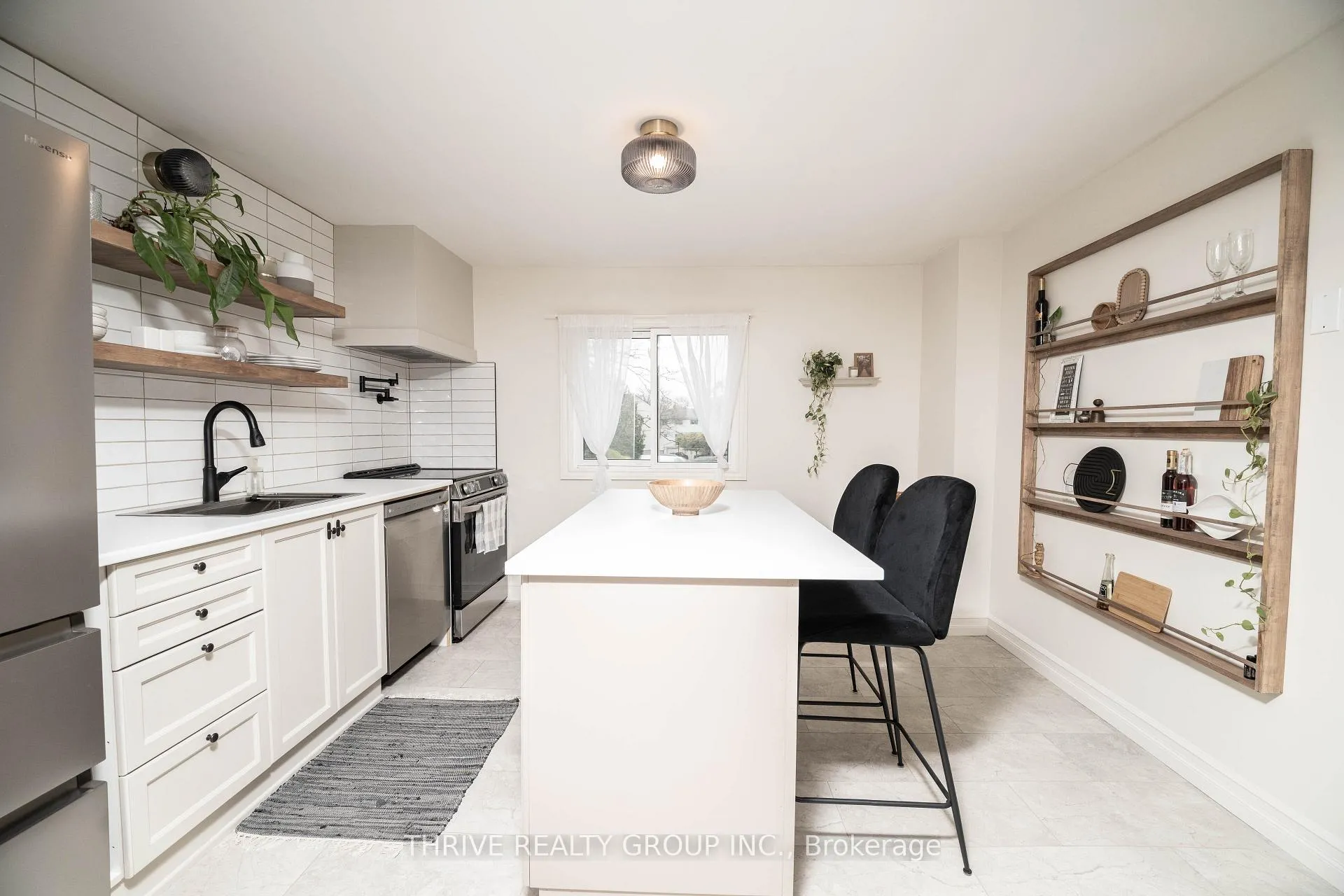 Photo 13 of Unit 70, 300 Sandringham Crescent, London, South R — HOMEH