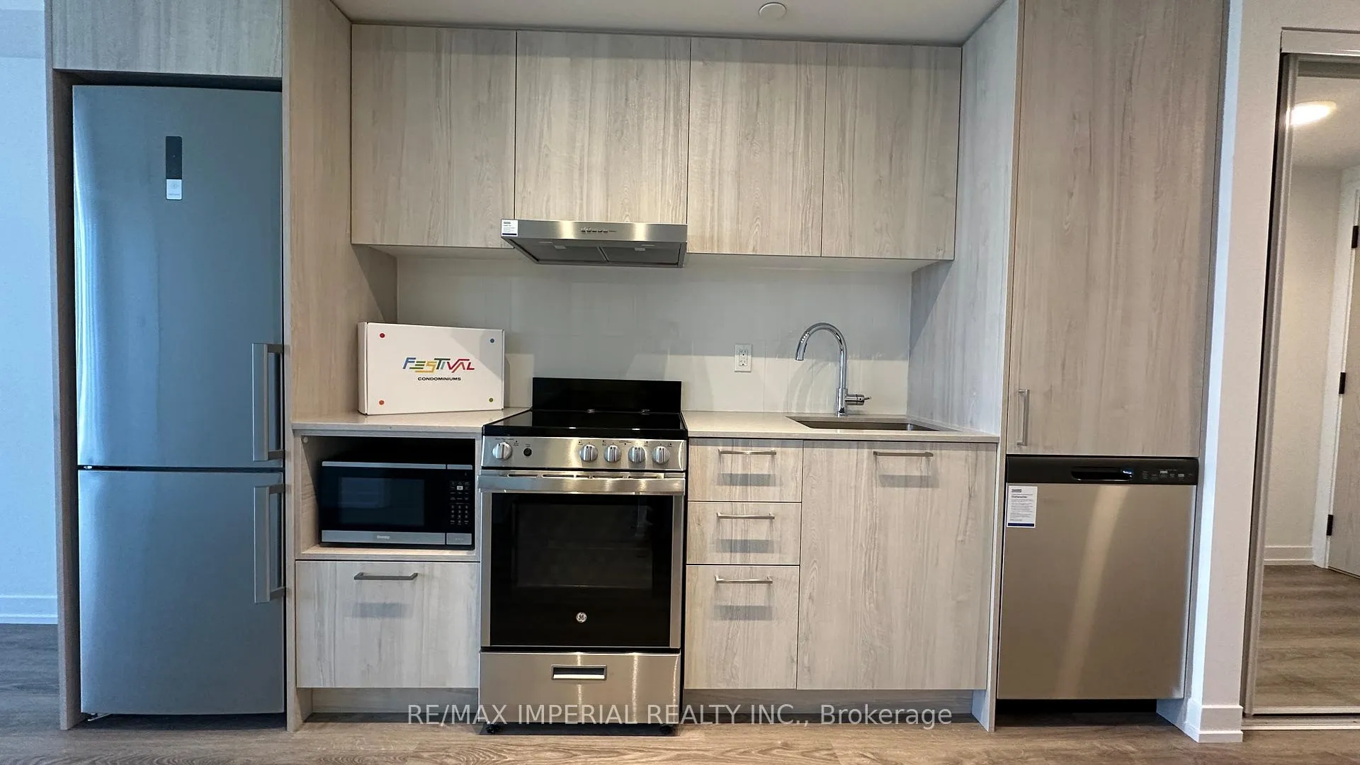 Photo 5 of Unit 1601, 195 Commerce Street, Vaughan, Vaughan Corporate Centre — HOMEH