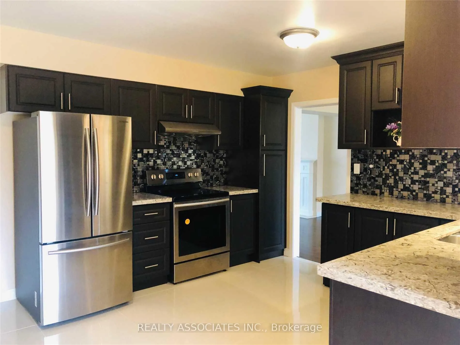 Photo 2 of 32 Almond Avenue, Markham, Grandview — HOMEH
